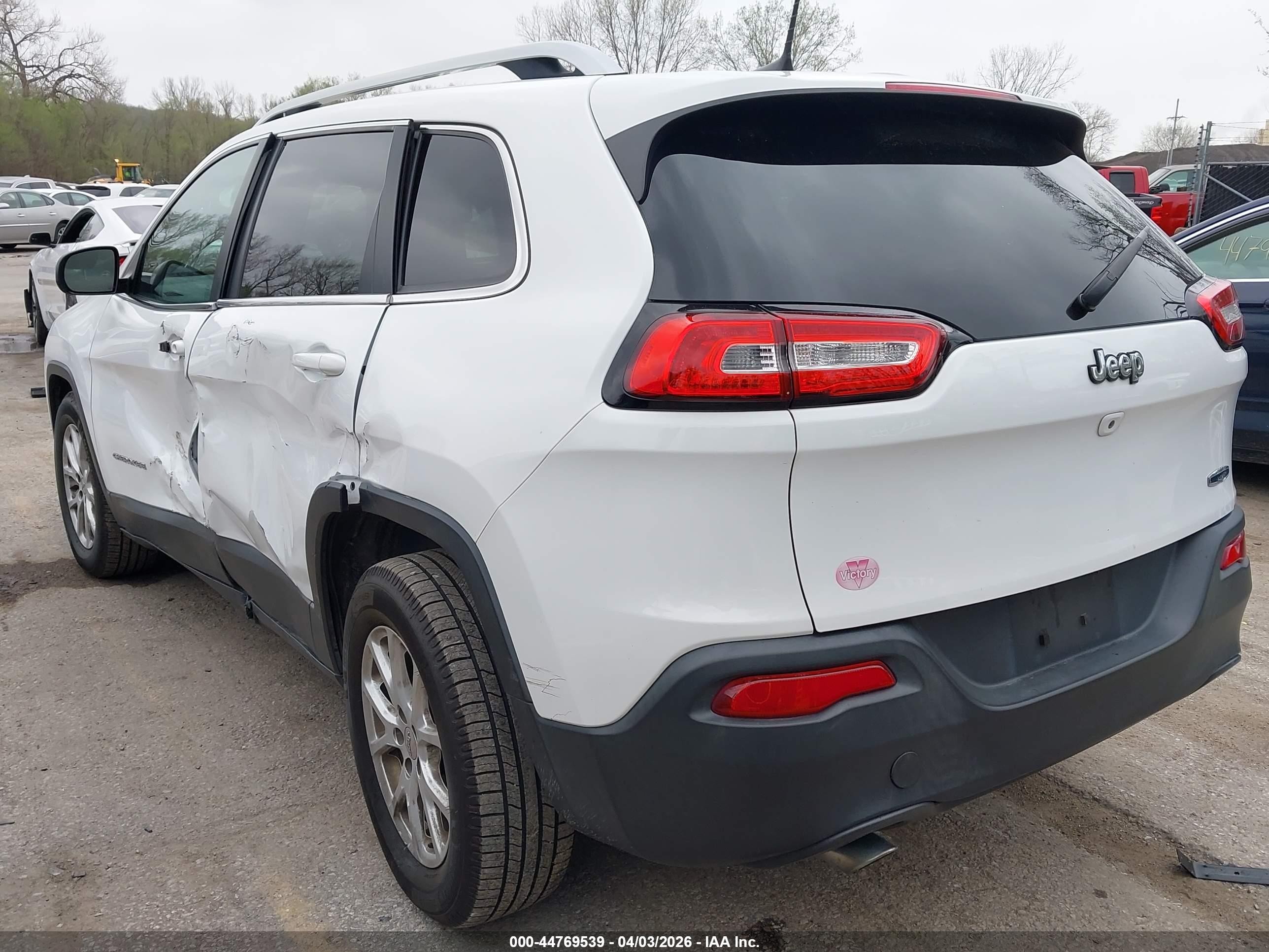 2017 Jeep Cherokee Latitude Fwd White vin: 1C4PJLCB2HD239726