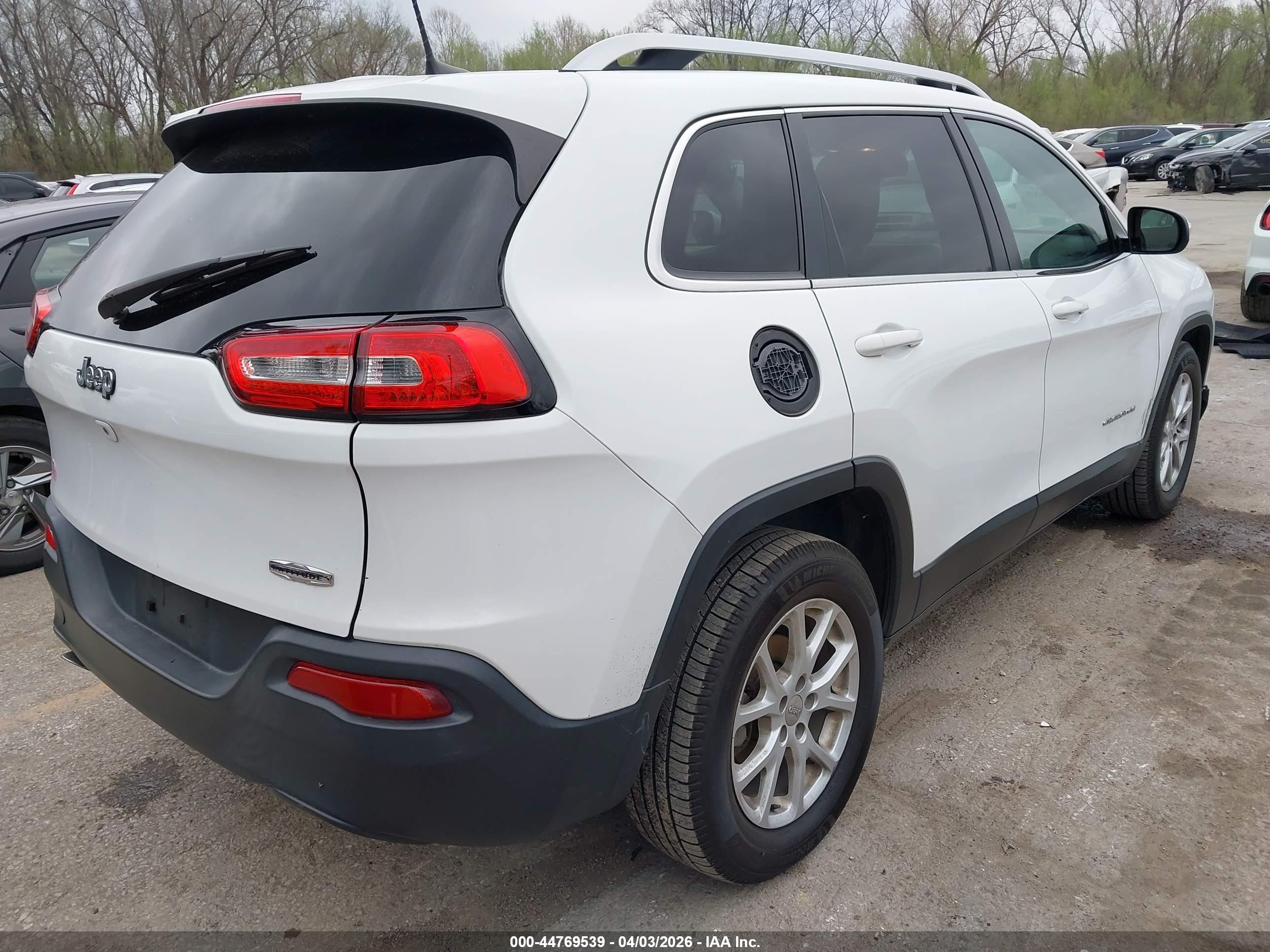 2017 Jeep Cherokee Latitude Fwd White vin: 1C4PJLCB2HD239726