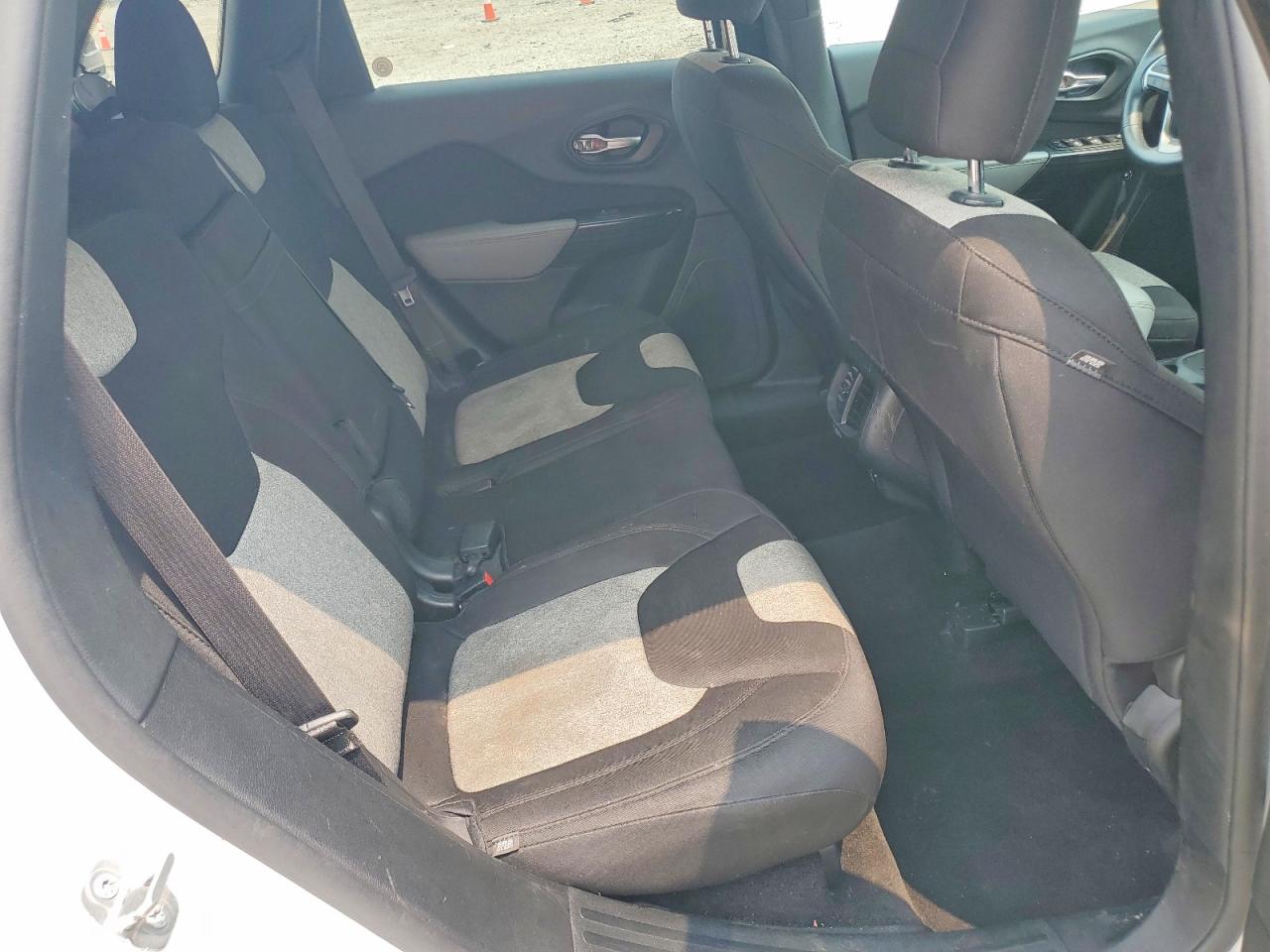2014 Jeep Cherokee Latitude Белый vin: 1C4PJLCB3EW295433