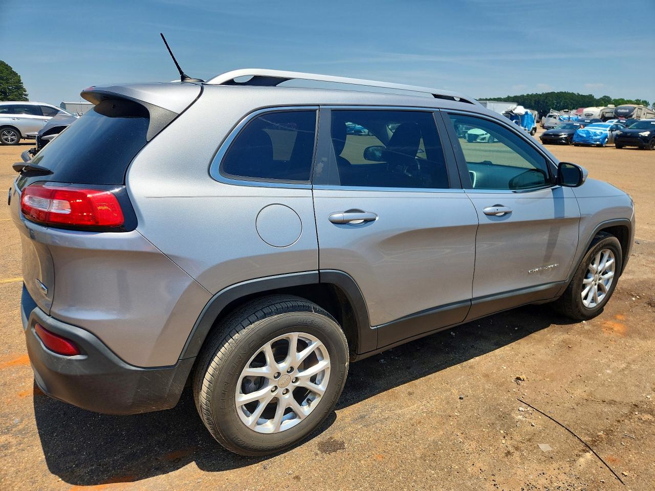 2014 Jeep Cherokee Latitude Серебряный vin: 1C4PJLCB3EW299322