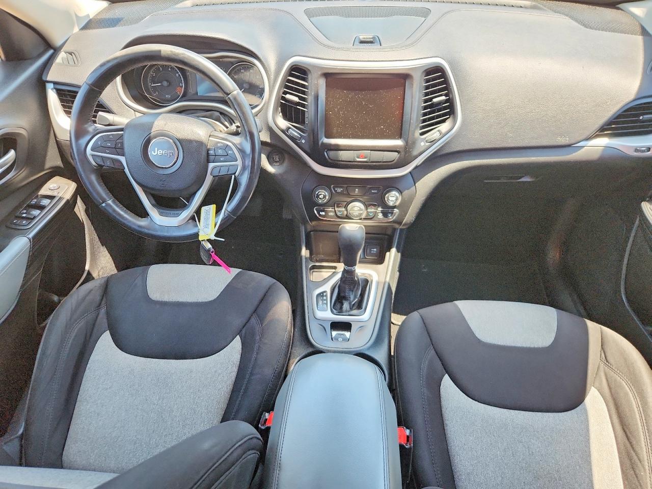 2014 Jeep Cherokee Latitude Серебряный vin: 1C4PJLCB3EW299322