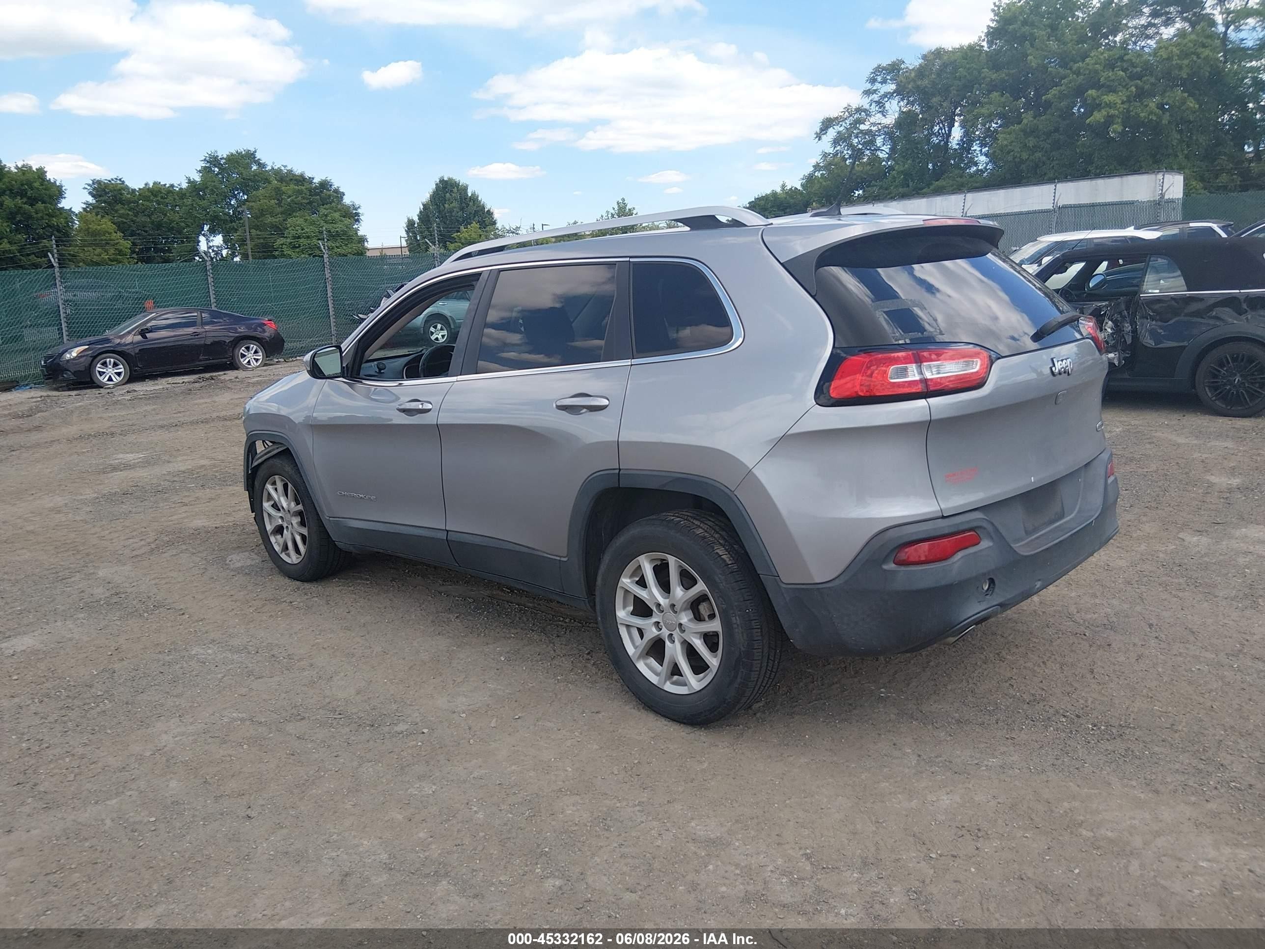 2015 Jeep Cherokee Latitude Gray vin: 1C4PJLCB3FW578805