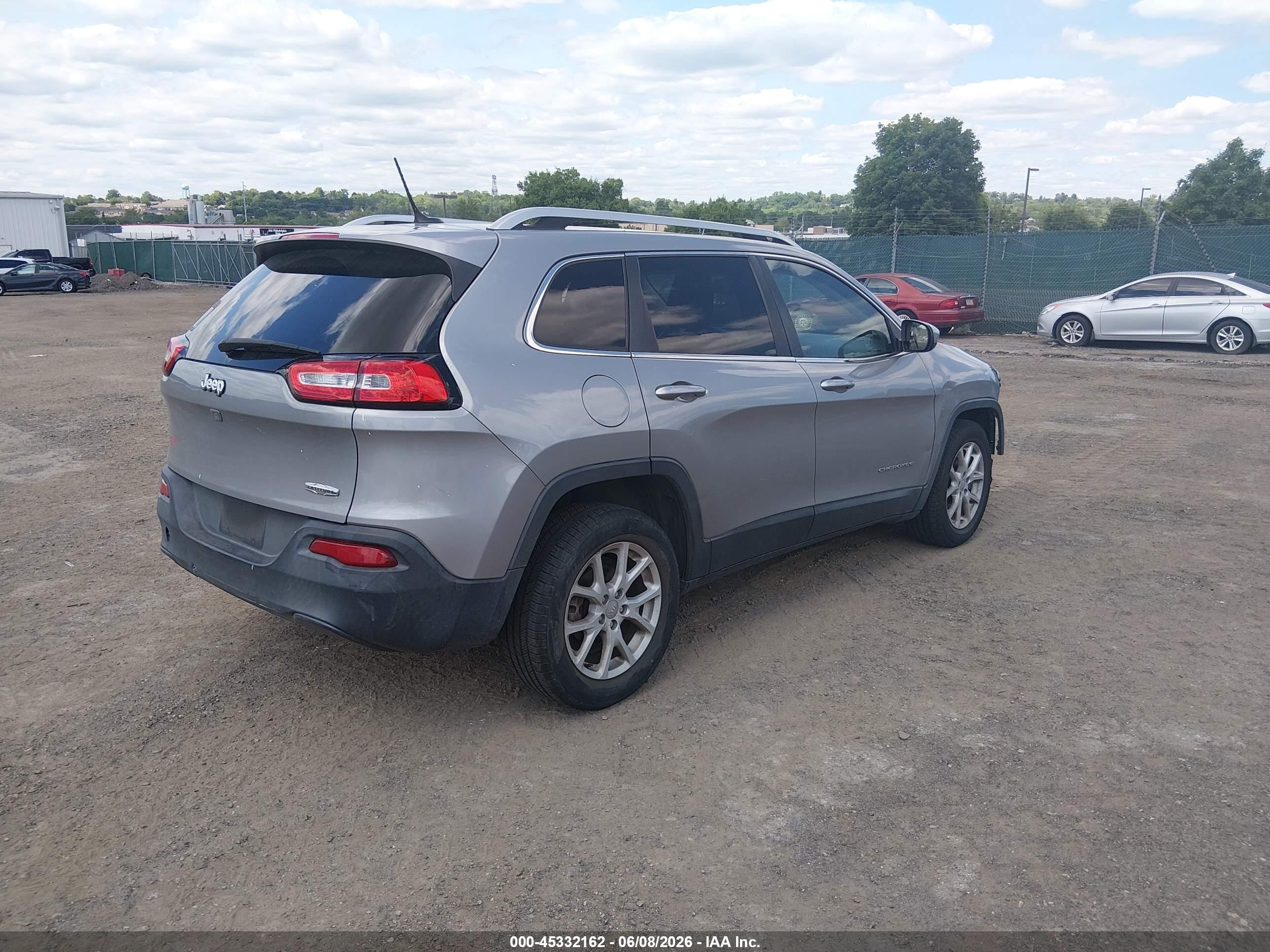 2015 Jeep Cherokee Latitude Gray vin: 1C4PJLCB3FW578805