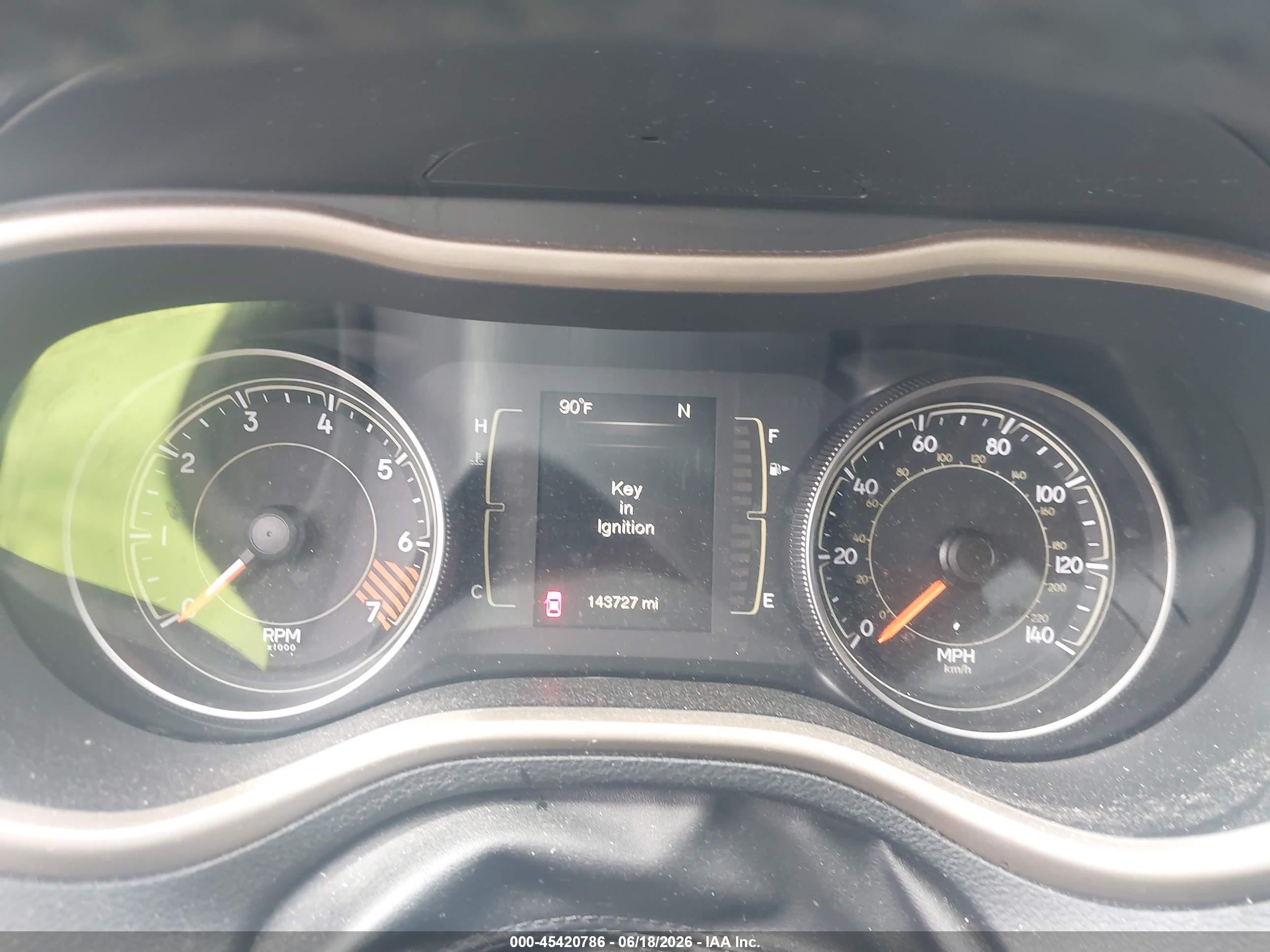 2015 Jeep Cherokee Latitude Gray vin: 1C4PJLCB3FW627629