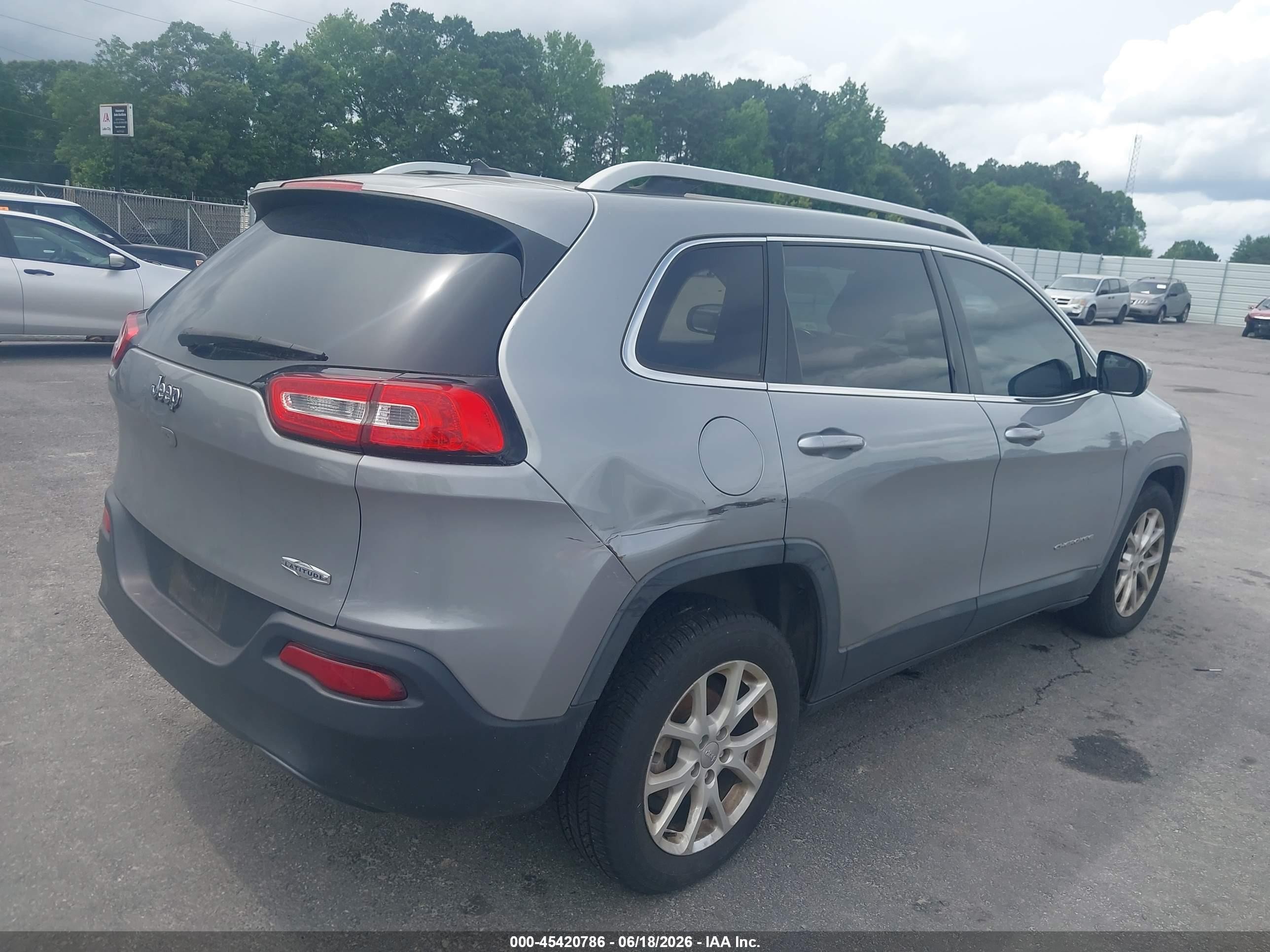 2015 Jeep Cherokee Latitude Gray vin: 1C4PJLCB3FW627629