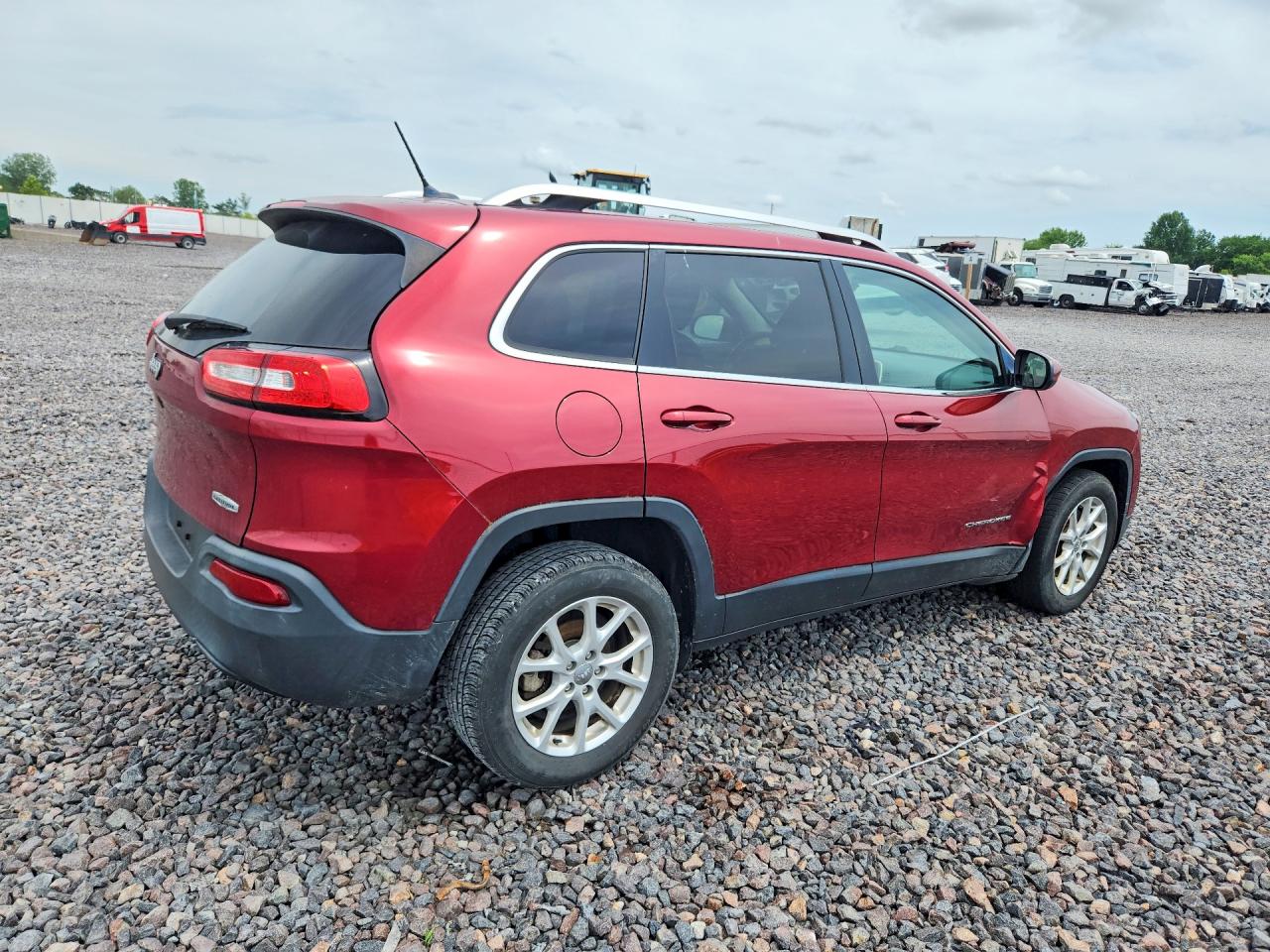 2015 Jeep Cherokee Latitude Red vin: 1C4PJLCB3FW712003