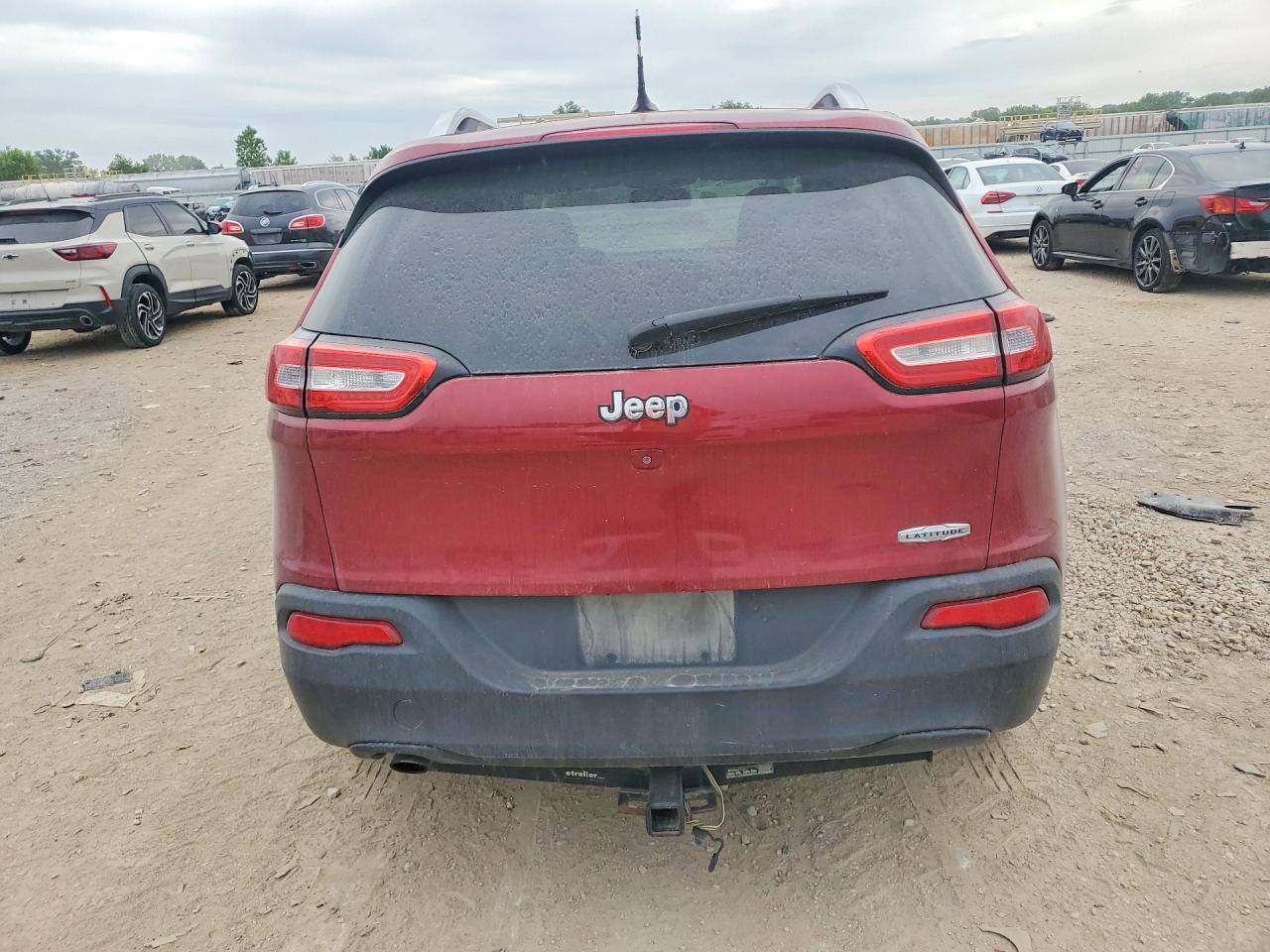 2015 Jeep Cherokee Latitude Red vin: 1C4PJLCB3FW741694