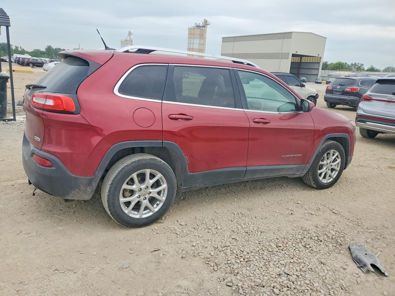 2015 Jeep Cherokee Latitude Red vin: 1C4PJLCB3FW741694