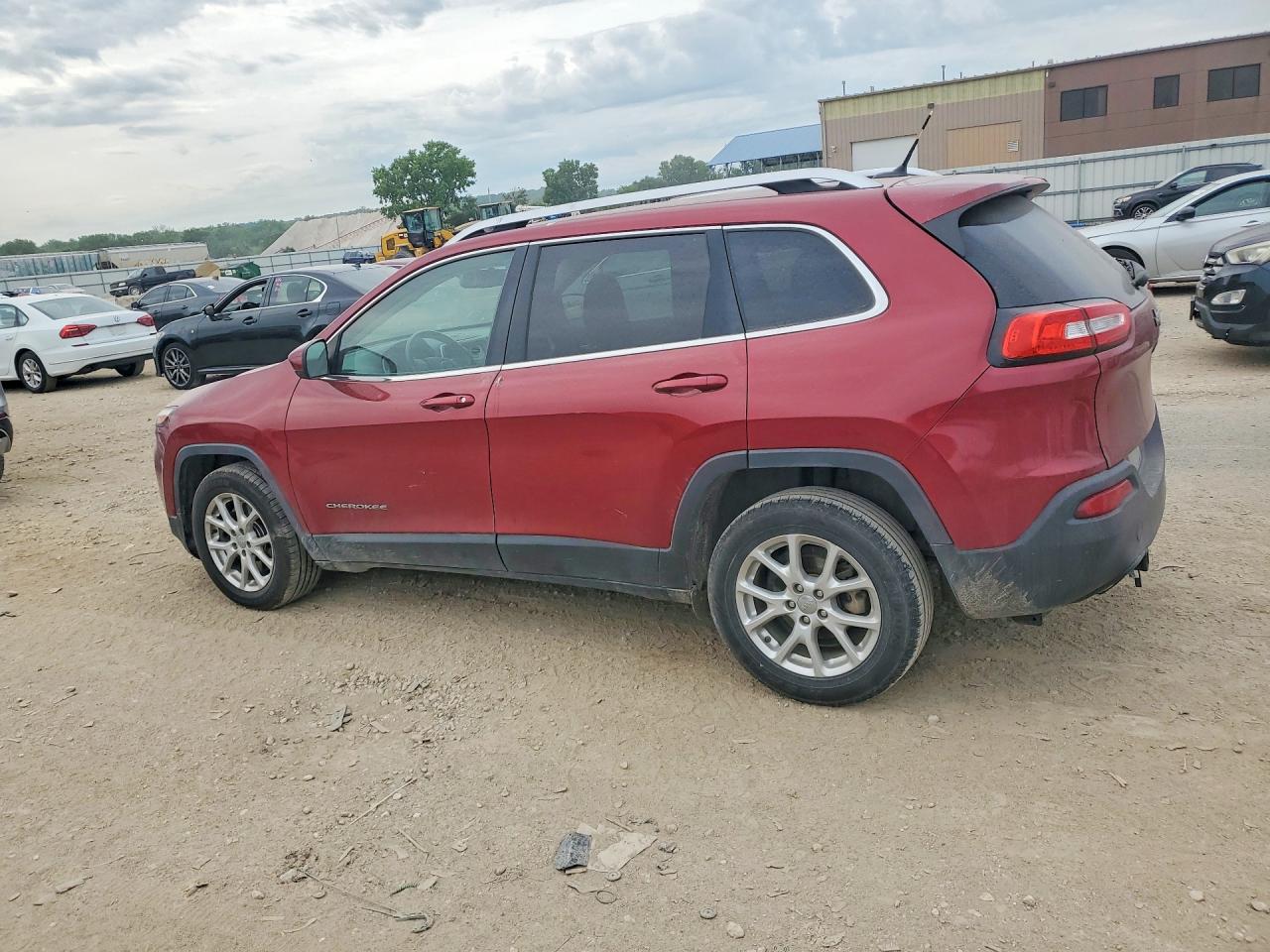 2015 Jeep Cherokee Latitude Red vin: 1C4PJLCB3FW741694