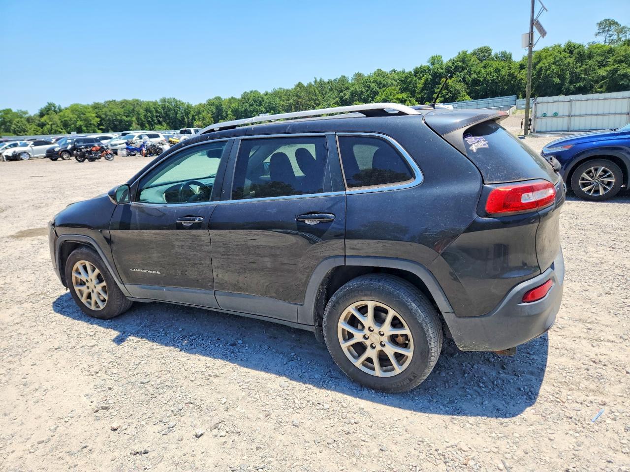 2015 Jeep Cherokee Latitude Black vin: 1C4PJLCB3FW761136