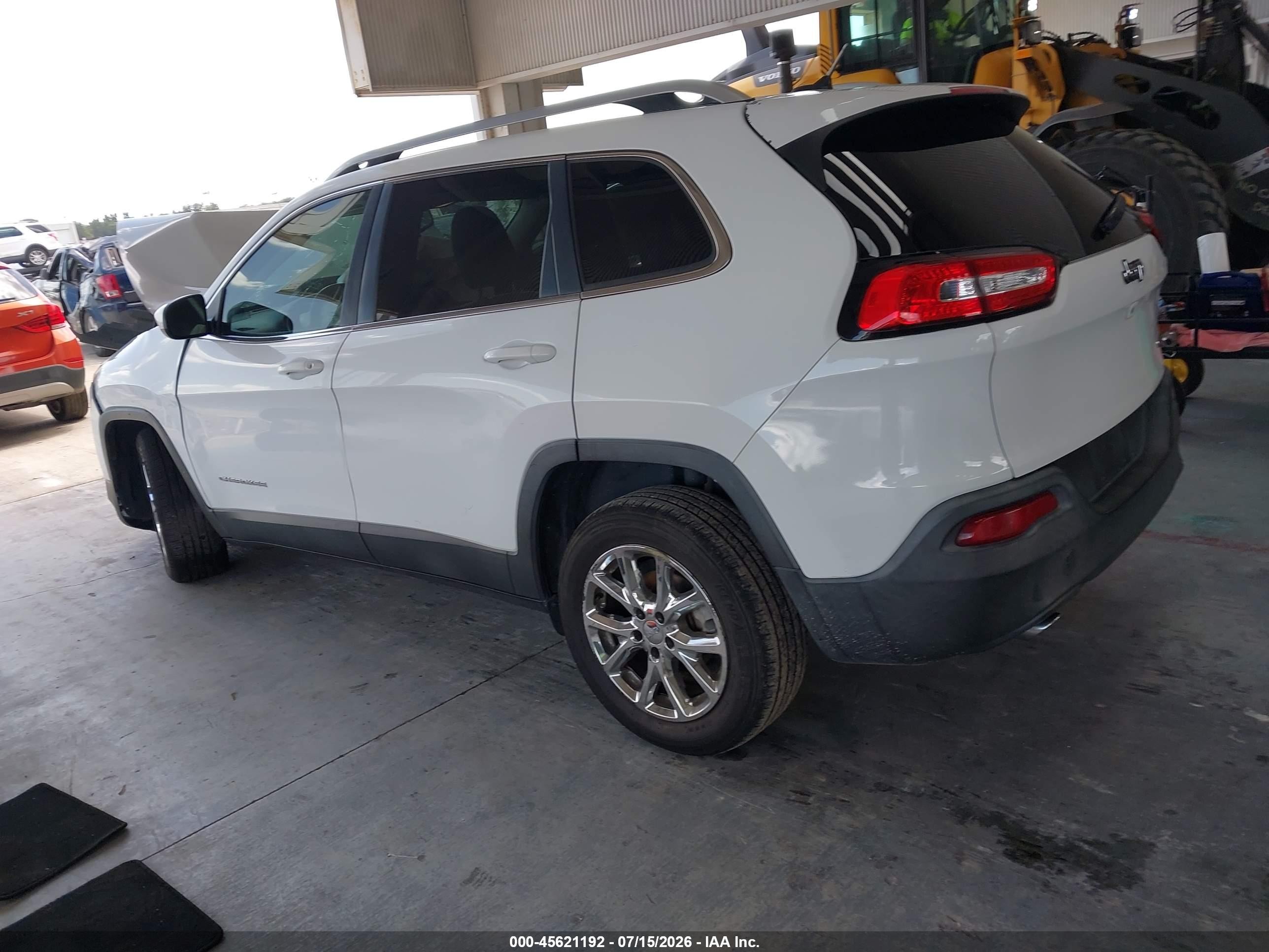 2015 Jeep Cherokee Latitude White vin: 1C4PJLCB3FW790622