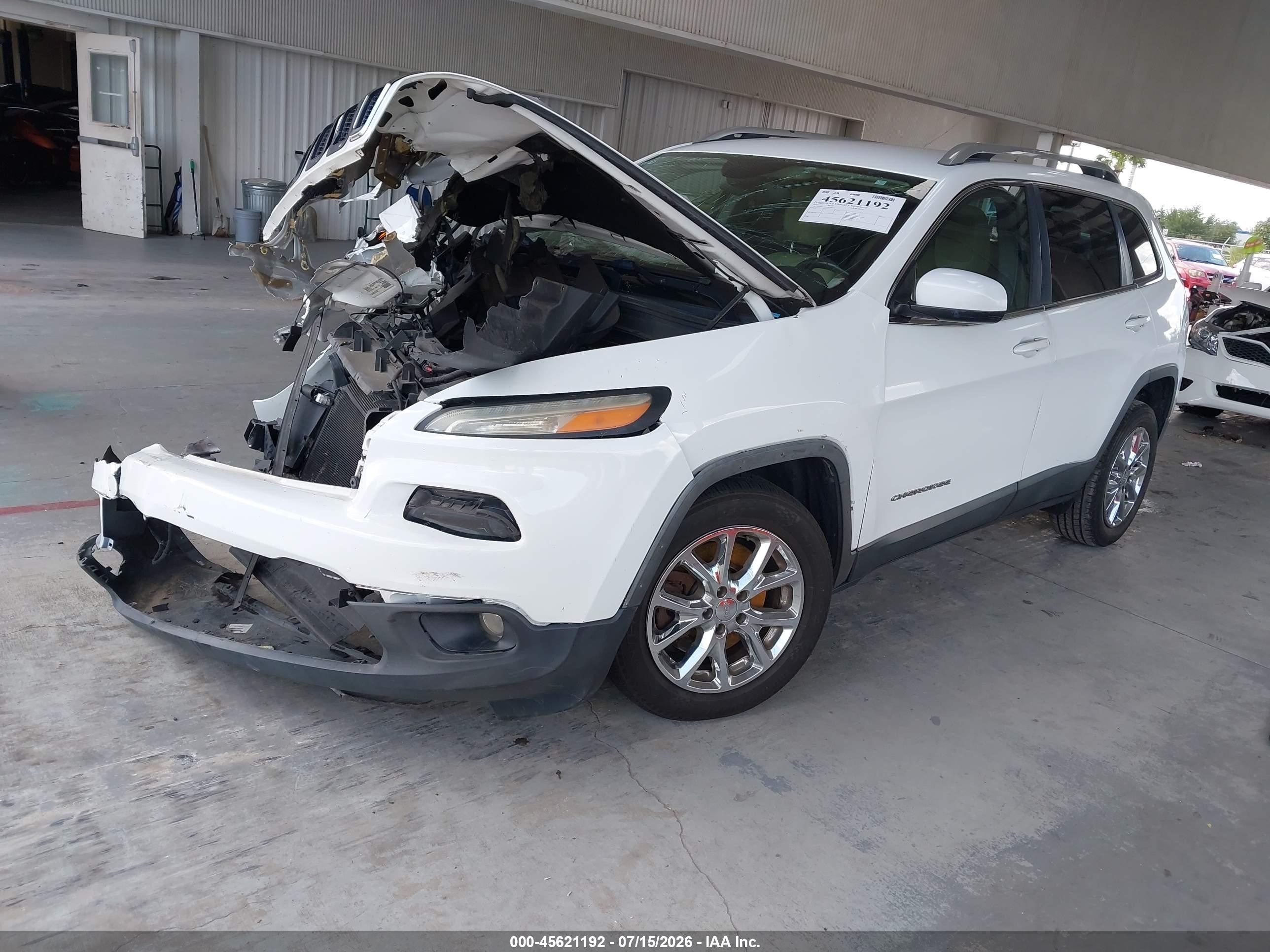 2015 Jeep Cherokee Latitude White vin: 1C4PJLCB3FW790622