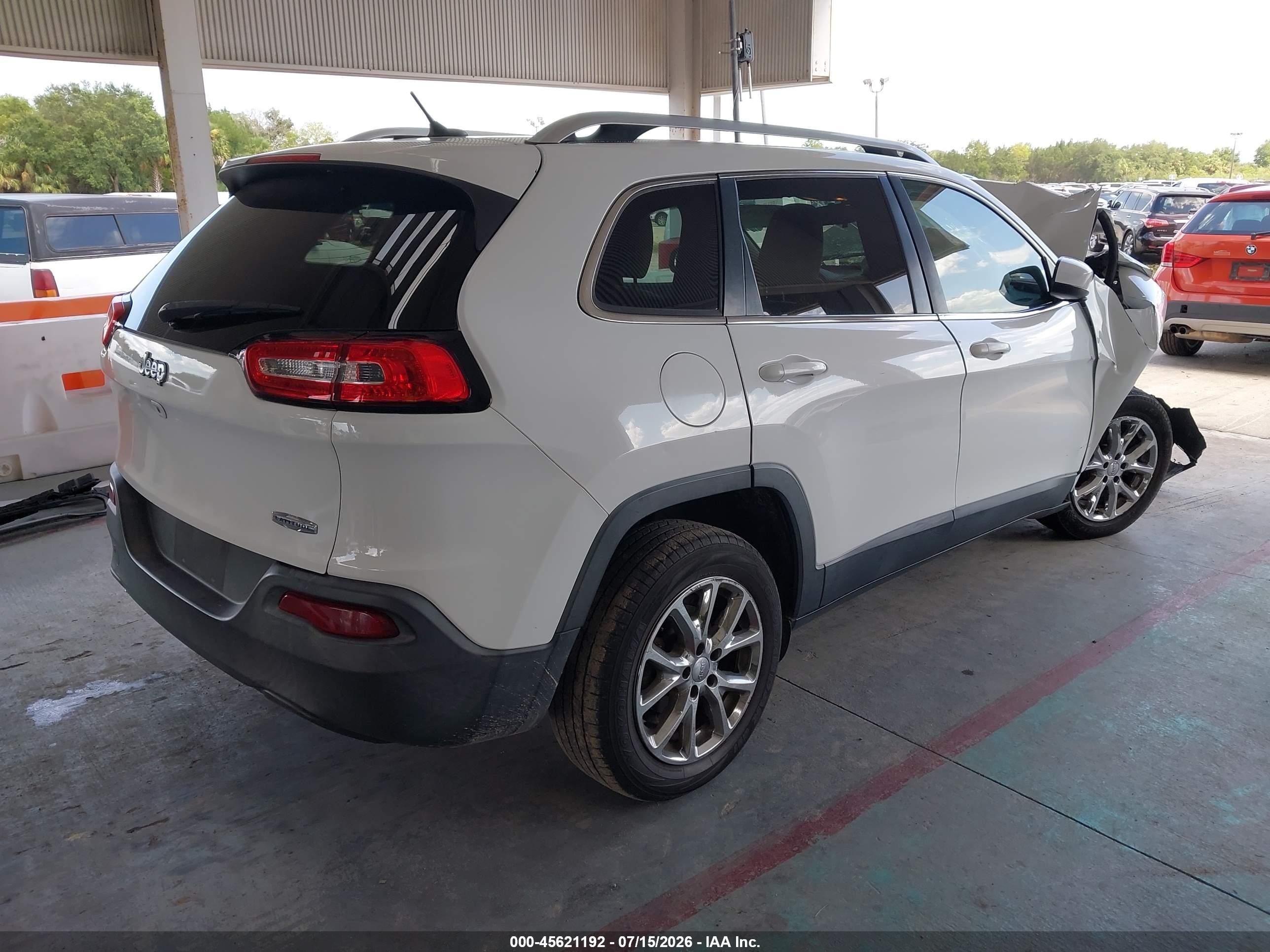 2015 Jeep Cherokee Latitude White vin: 1C4PJLCB3FW790622