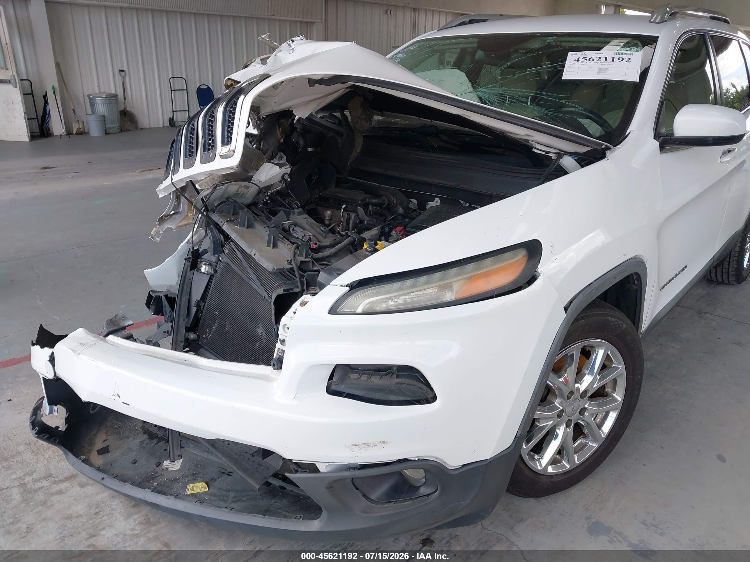 2015 Jeep Cherokee Latitude White vin: 1C4PJLCB3FW790622