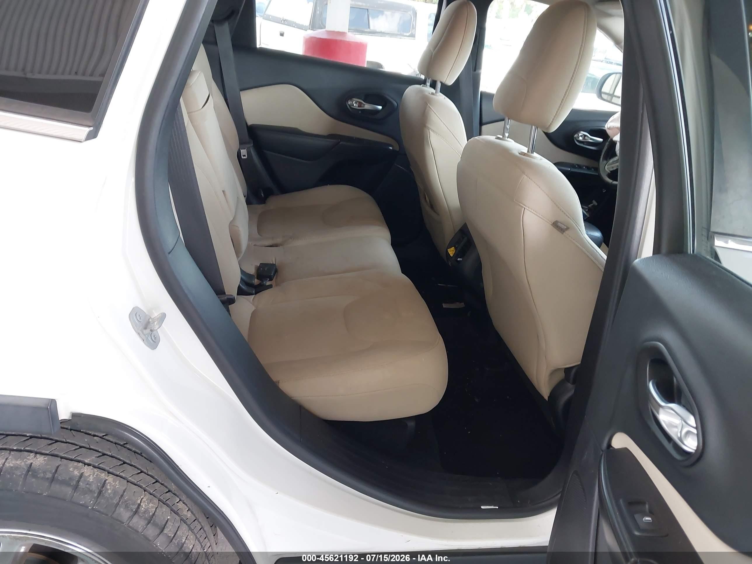 2015 Jeep Cherokee Latitude White vin: 1C4PJLCB3FW790622