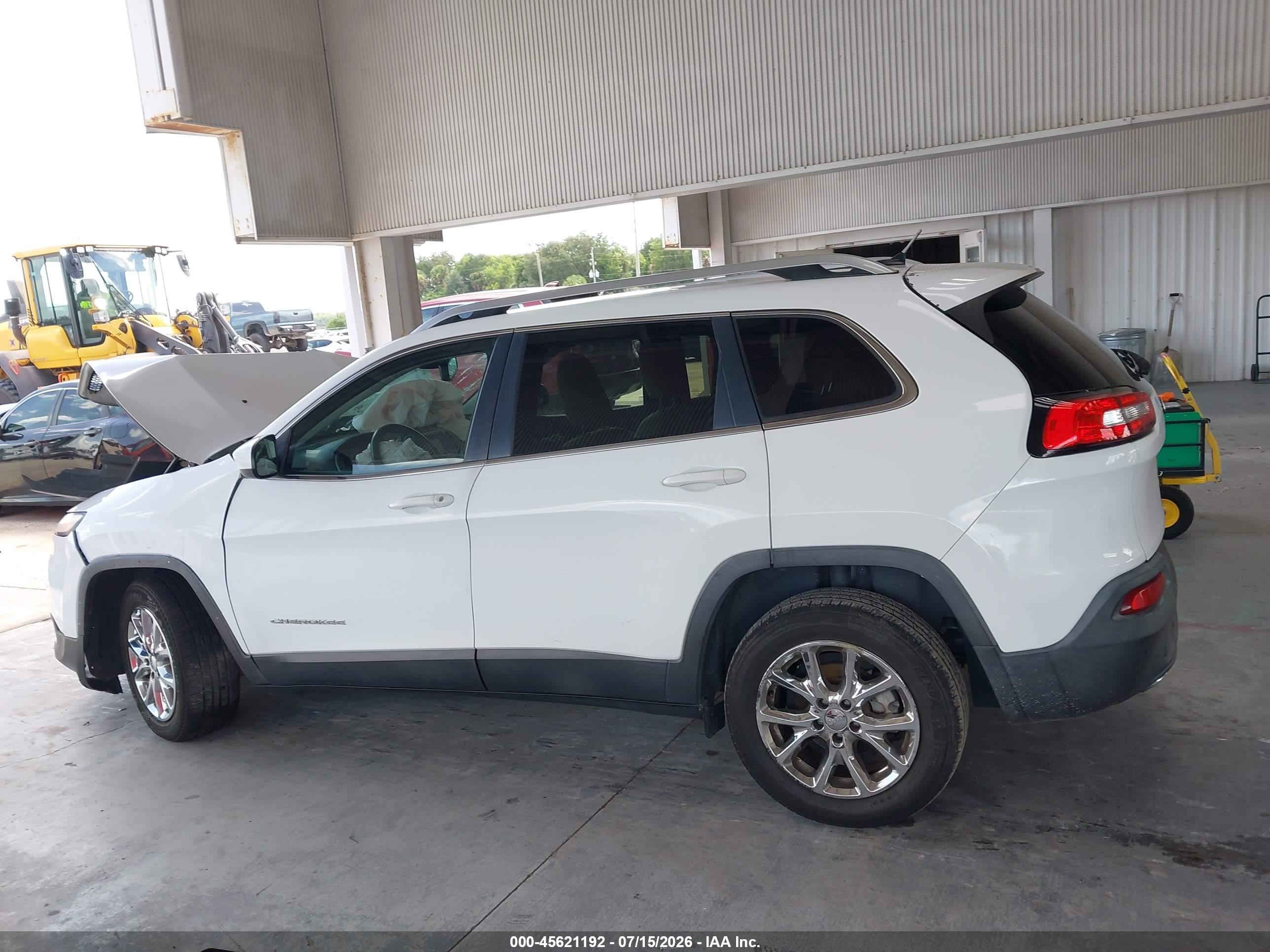 2015 Jeep Cherokee Latitude White vin: 1C4PJLCB3FW790622