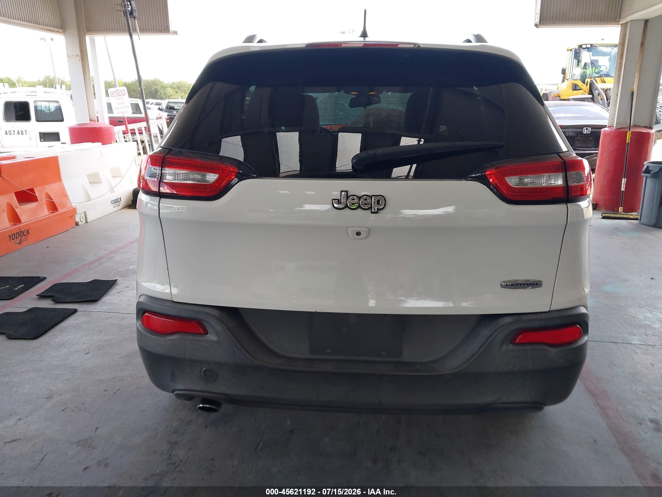 2015 Jeep Cherokee Latitude White vin: 1C4PJLCB3FW790622