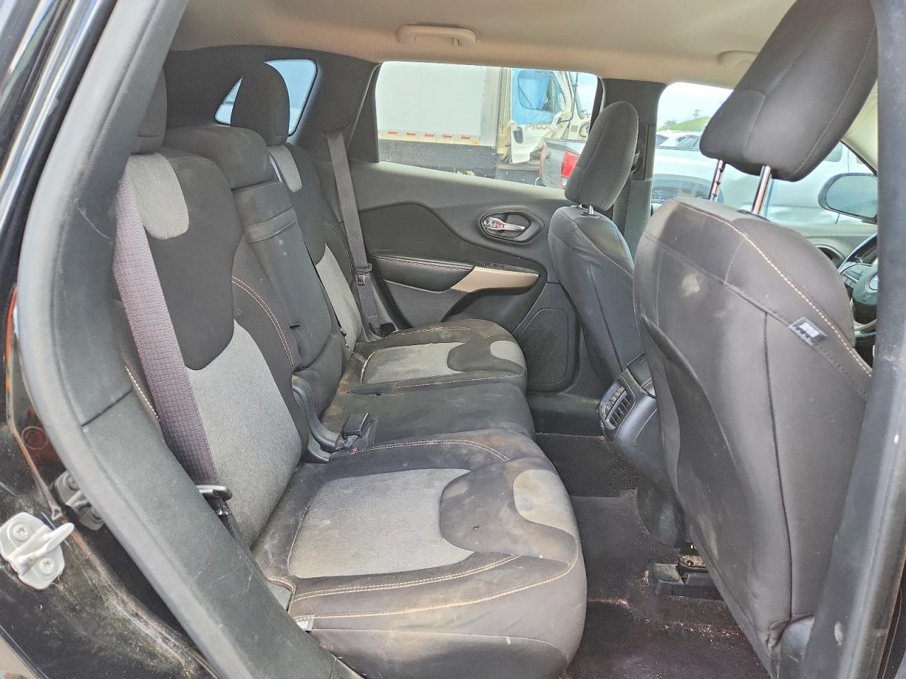 2018 Jeep Cherokee Latitude Black vin: 1C4PJLCB3JD556968