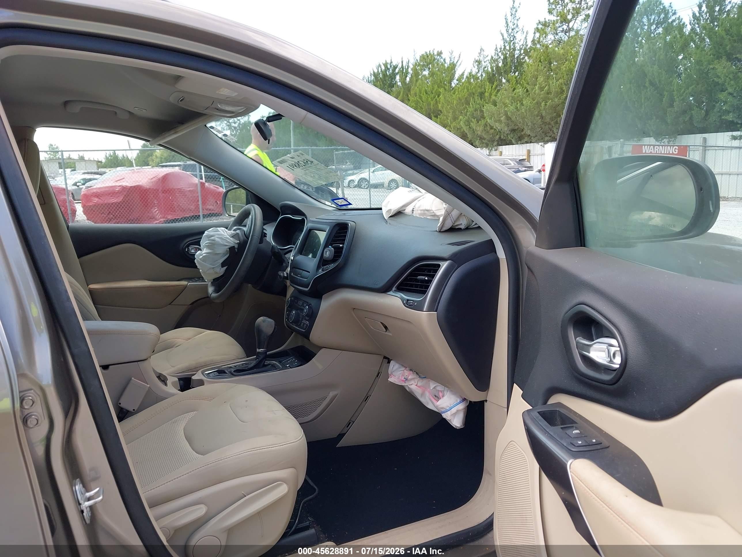 2019 Jeep Cherokee Latitude Fwd Коричневый vin: 1C4PJLCB3KD396107