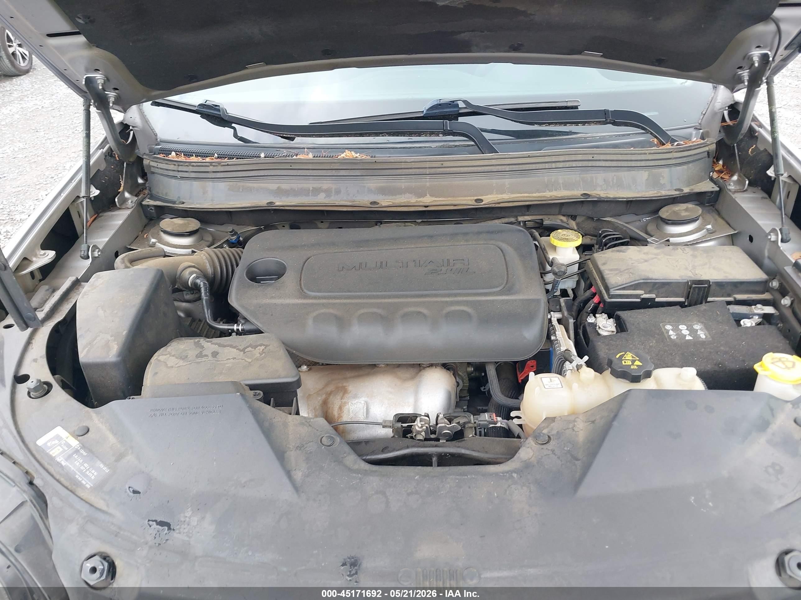 2019 Jeep Cherokee Latitude Fwd Gray vin: 1C4PJLCB3KD427999