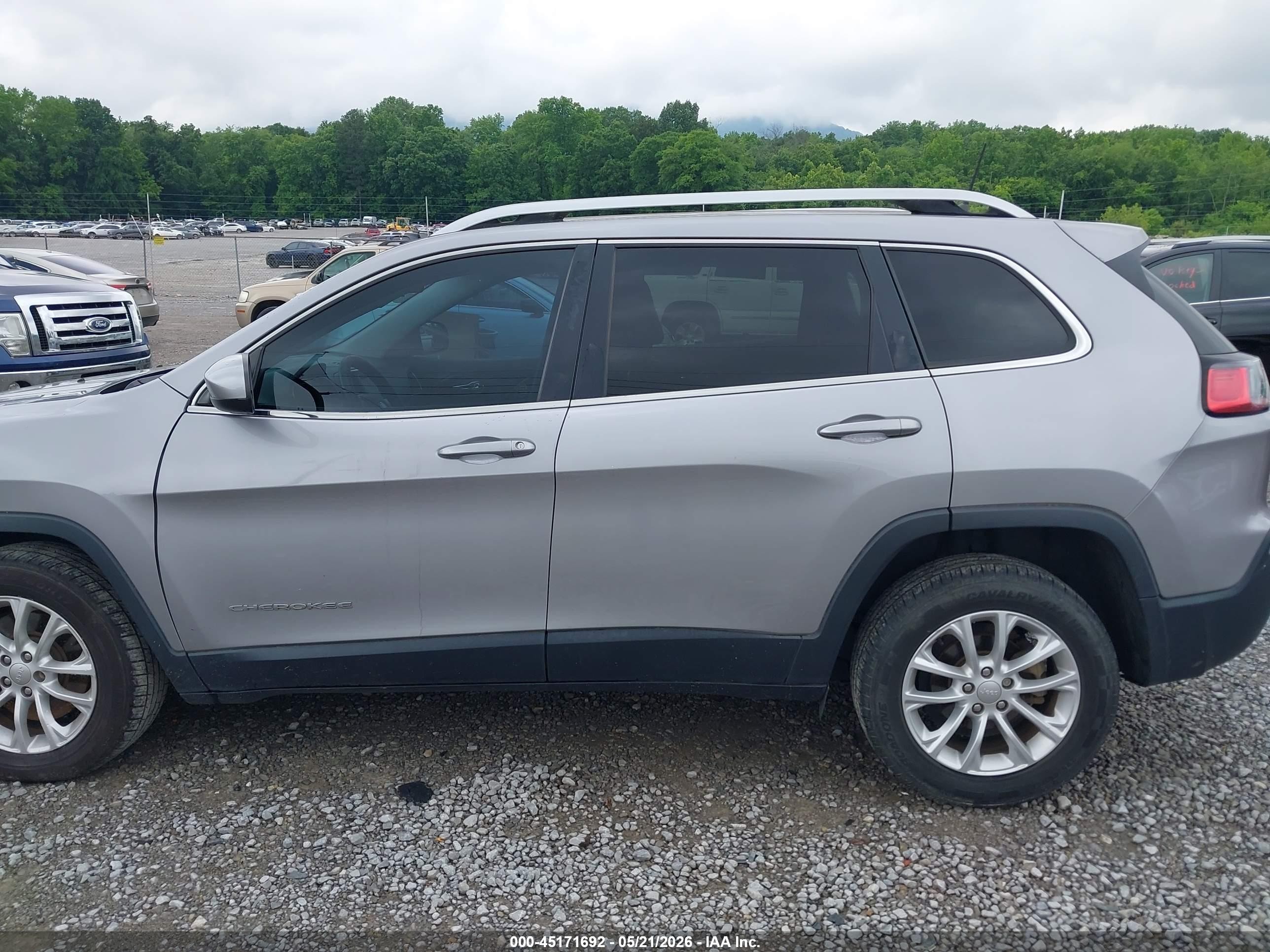 2019 Jeep Cherokee Latitude Fwd Gray vin: 1C4PJLCB3KD427999