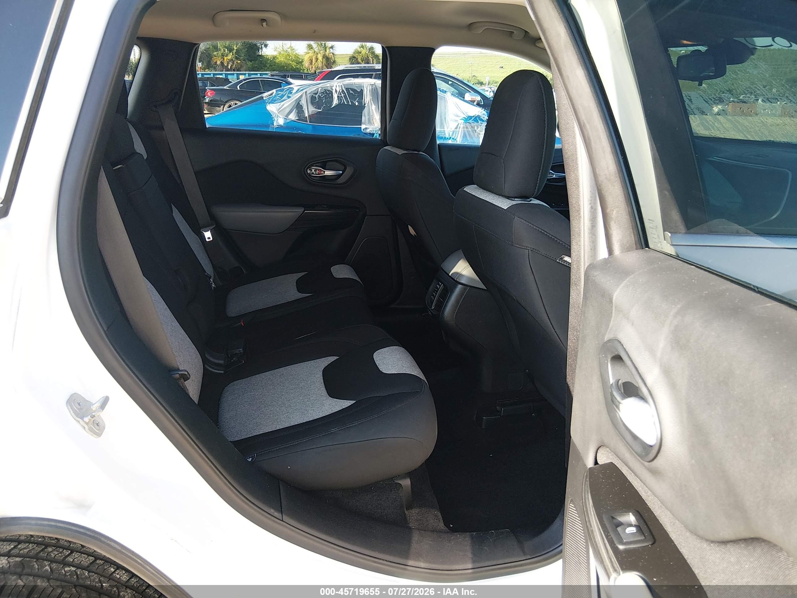 2014 Jeep Cherokee Latitude Белый vin: 1C4PJLCB4EW126912
