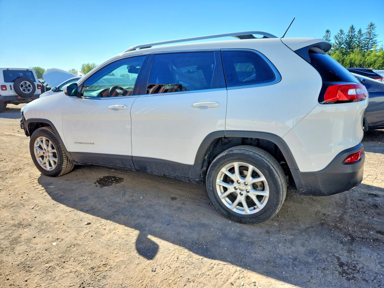 2014 Jeep Cherokee Latitude White vin: 1C4PJLCB4EW217002