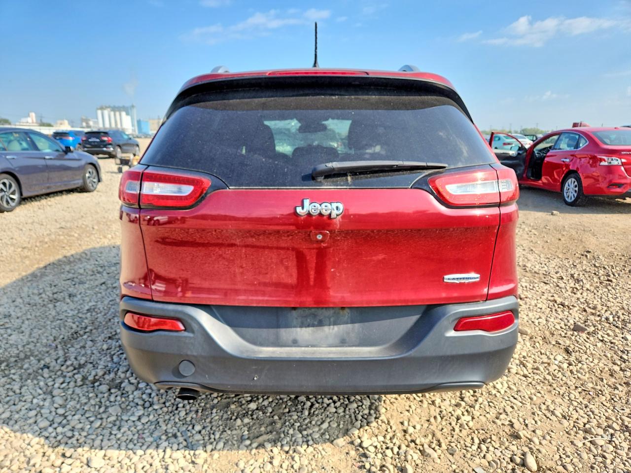 2015 Jeep Cherokee Latitude Red vin: 1C4PJLCB4FW542086