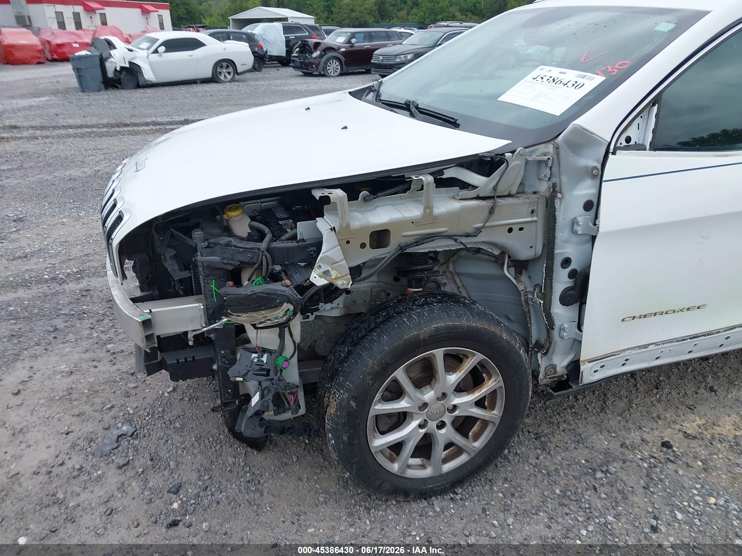 2015 Jeep Cherokee Latitude White vin: 1C4PJLCB4FW578697