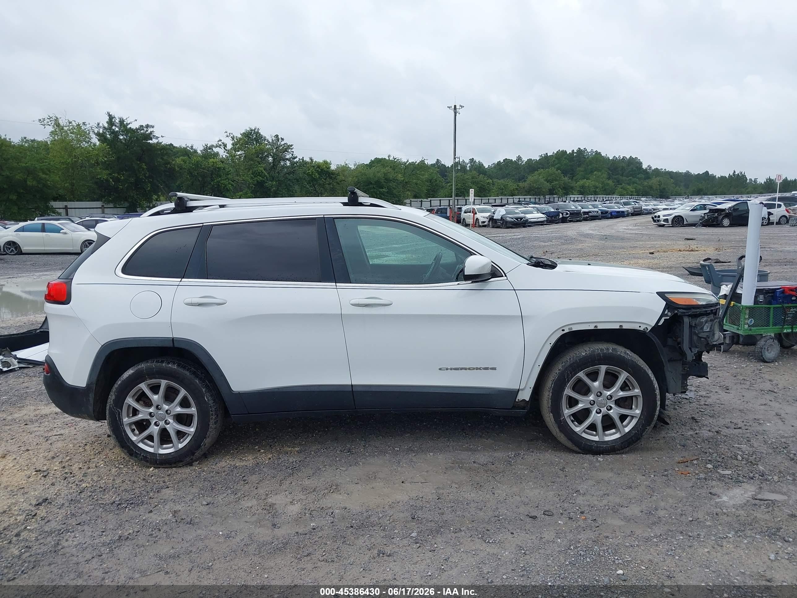 2015 Jeep Cherokee Latitude White vin: 1C4PJLCB4FW578697