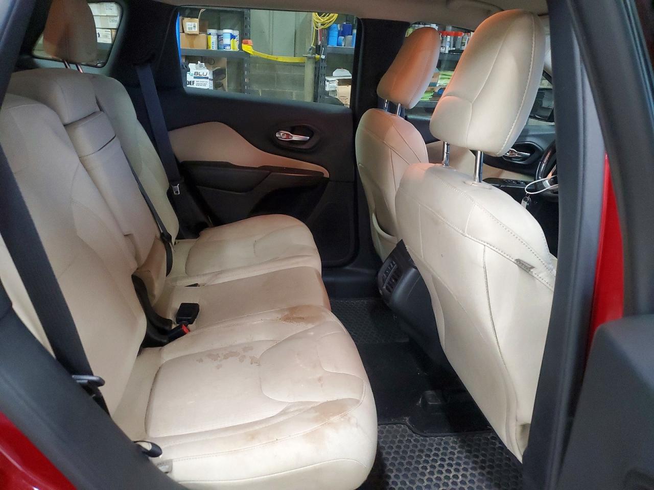 2015 Jeep Cherokee Latitude Burgundy vin: 1C4PJLCB4FW590090