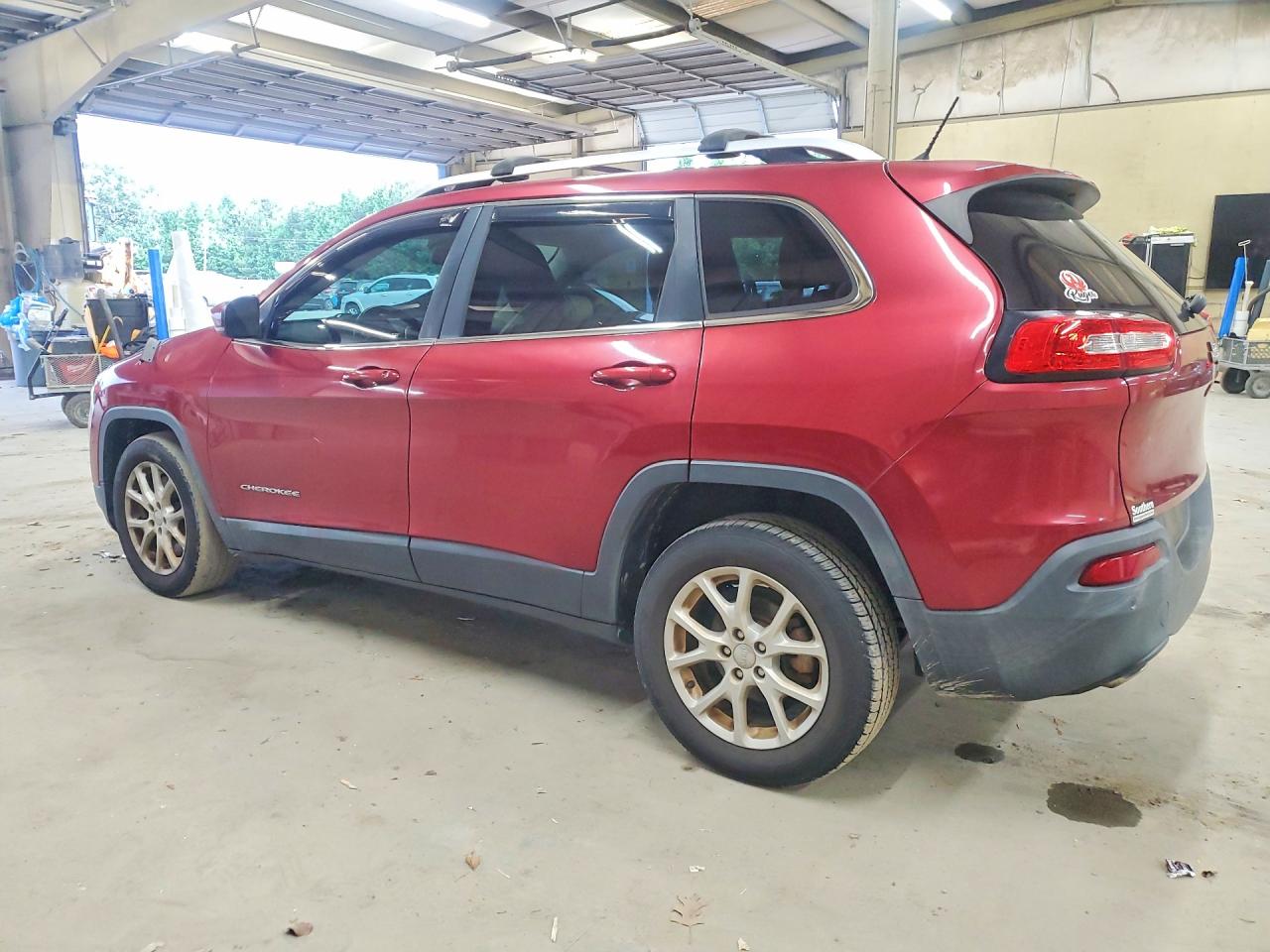 2015 Jeep Cherokee Latitude Burgundy vin: 1C4PJLCB4FW590090