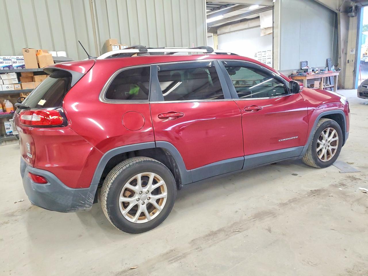2015 Jeep Cherokee Latitude Burgundy vin: 1C4PJLCB4FW590090
