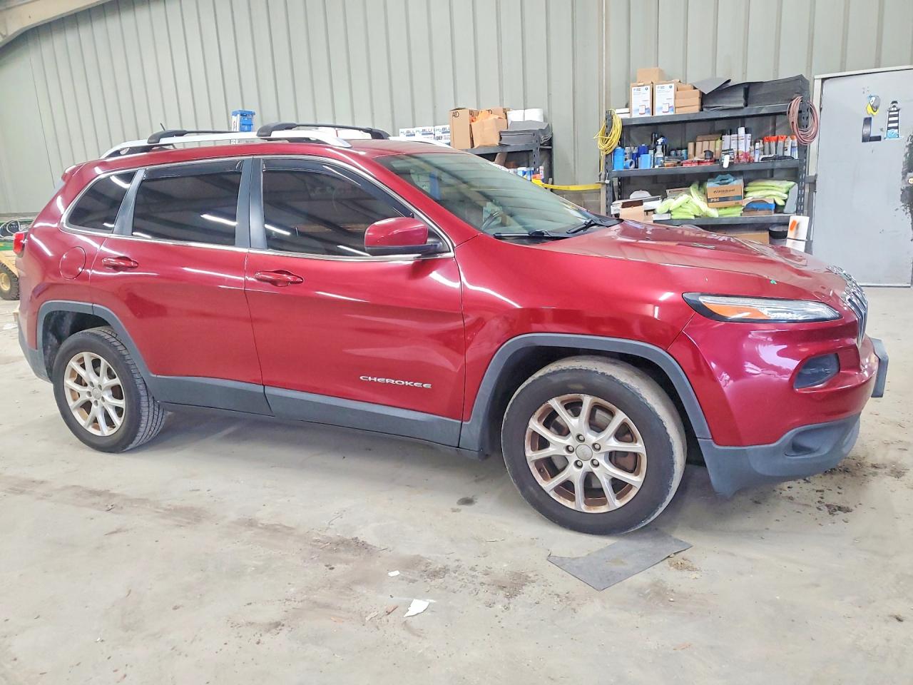 2015 Jeep Cherokee Latitude Burgundy vin: 1C4PJLCB4FW590090