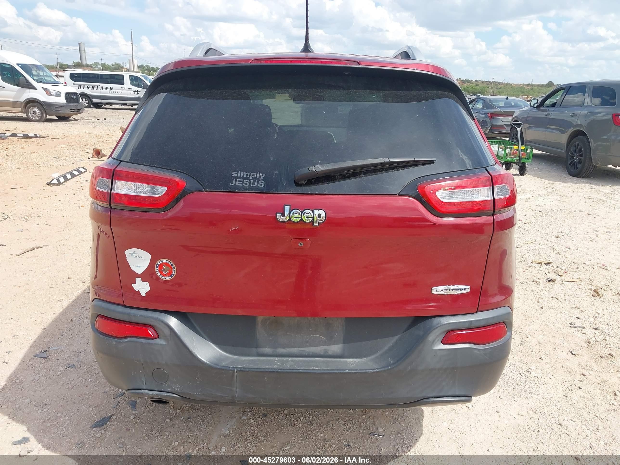 2015 Jeep Cherokee Latitude Бордовый vin: 1C4PJLCB4FW601881
