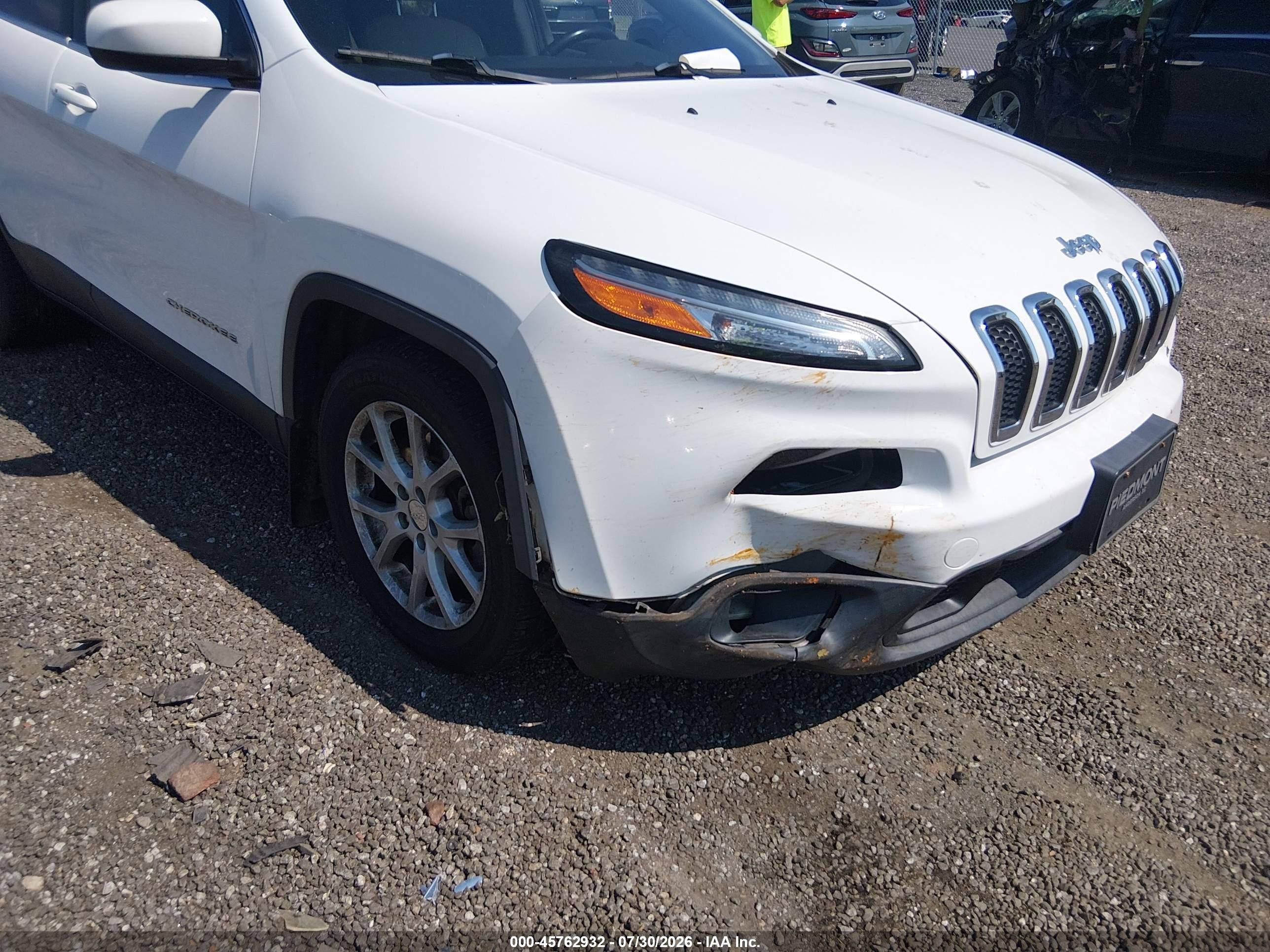 2015 Jeep Cherokee Latitude White vin: 1C4PJLCB4FW628000