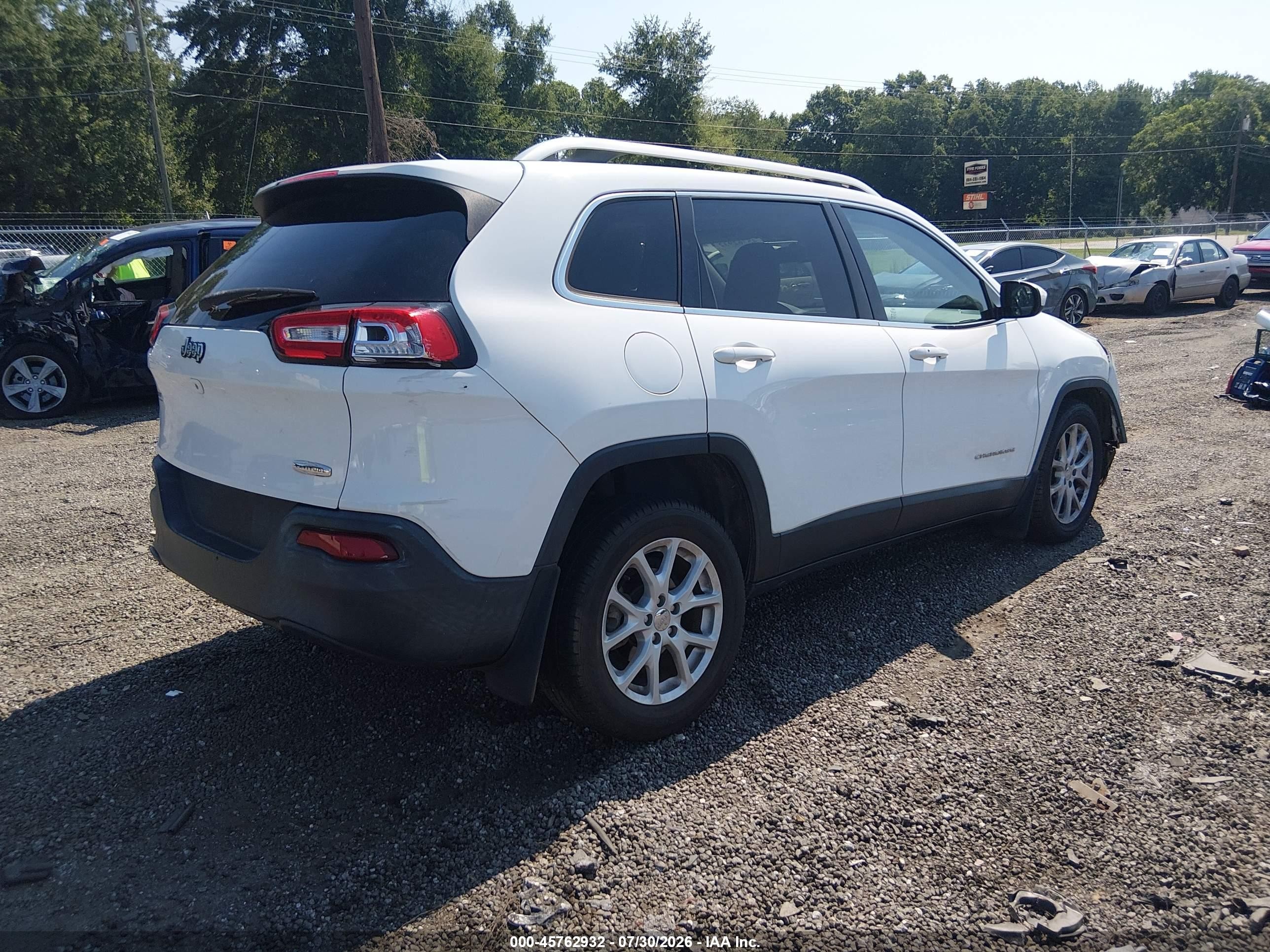 2015 Jeep Cherokee Latitude White vin: 1C4PJLCB4FW628000