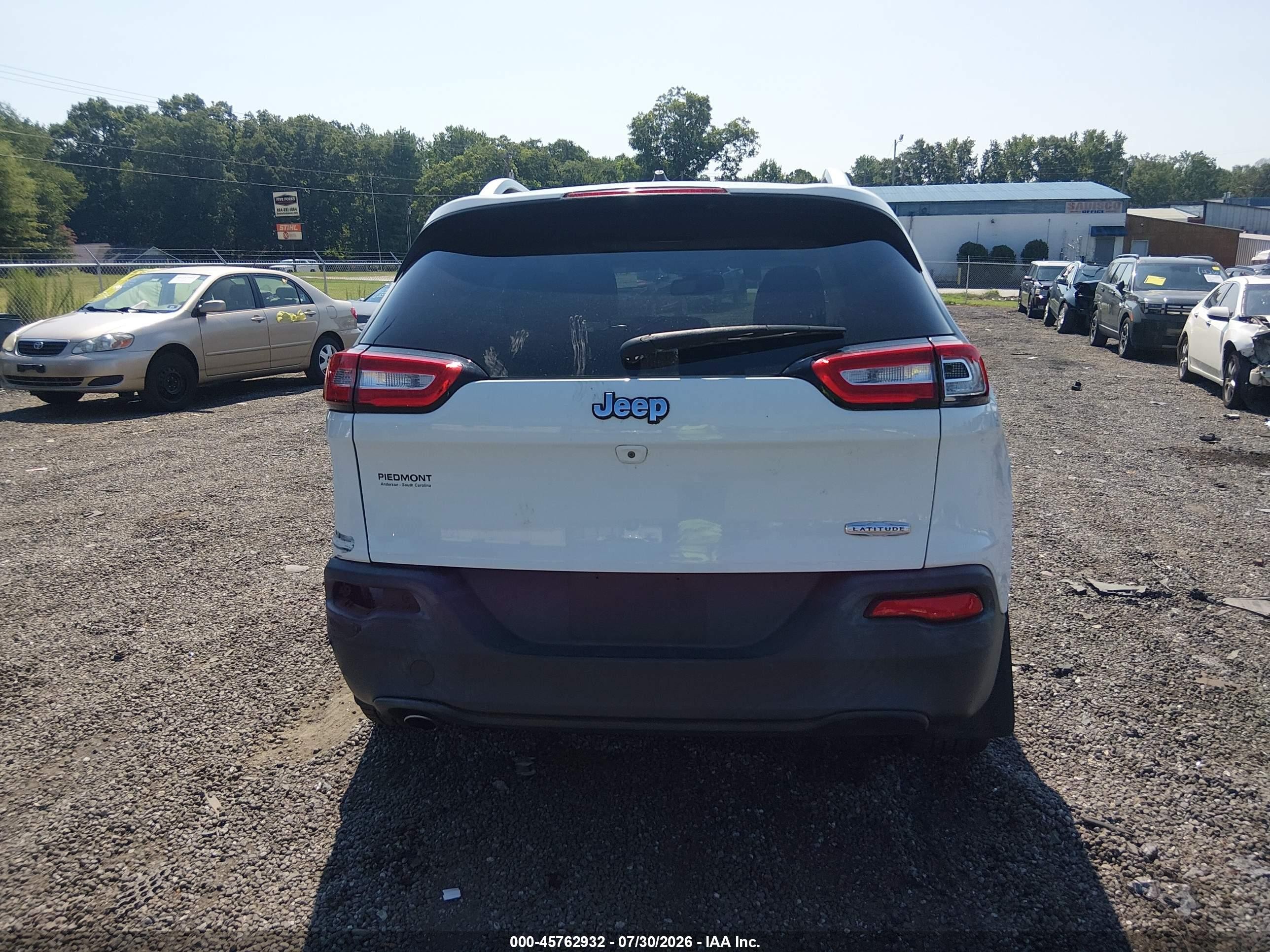 2015 Jeep Cherokee Latitude White vin: 1C4PJLCB4FW628000