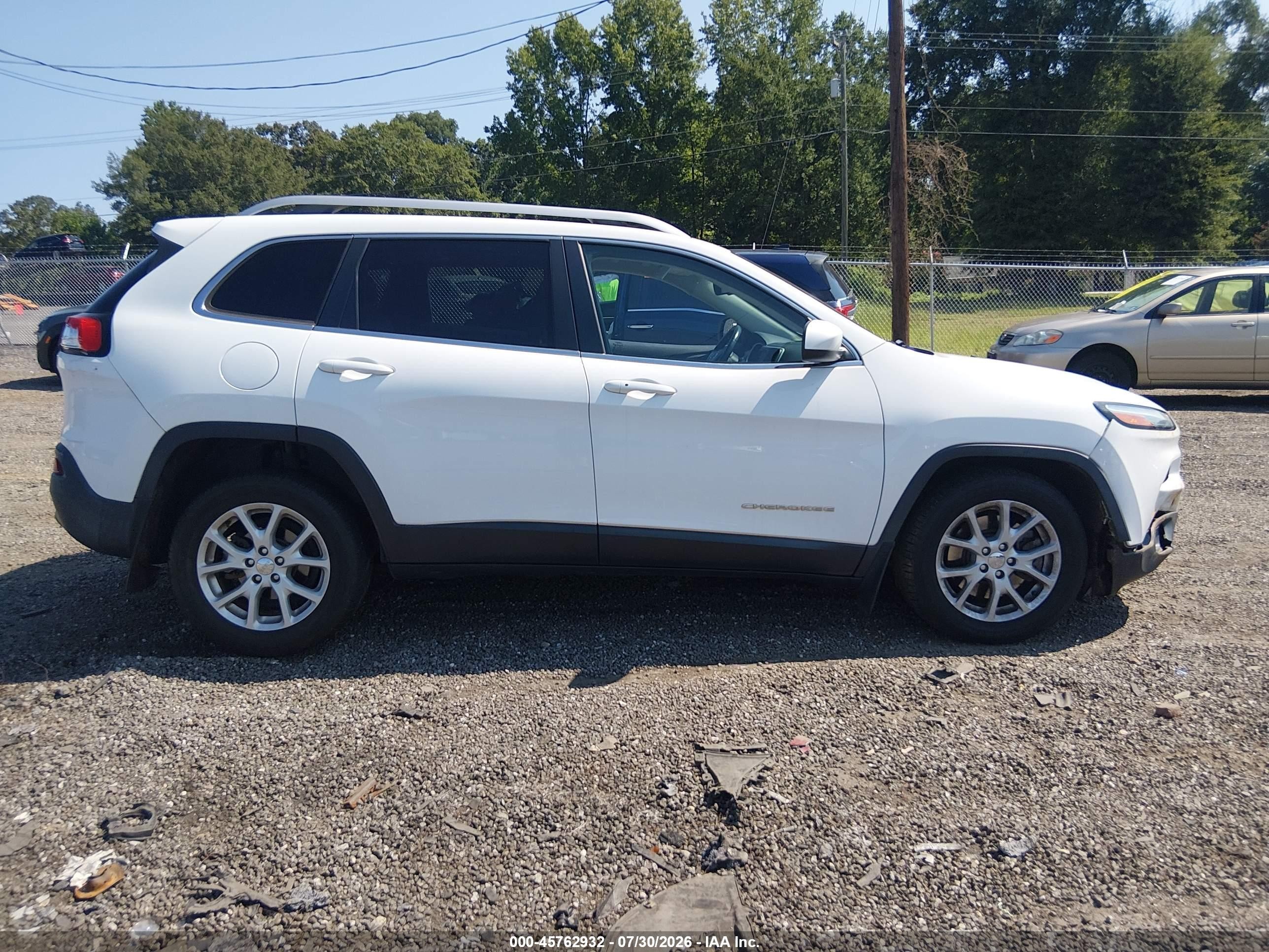 2015 Jeep Cherokee Latitude White vin: 1C4PJLCB4FW628000