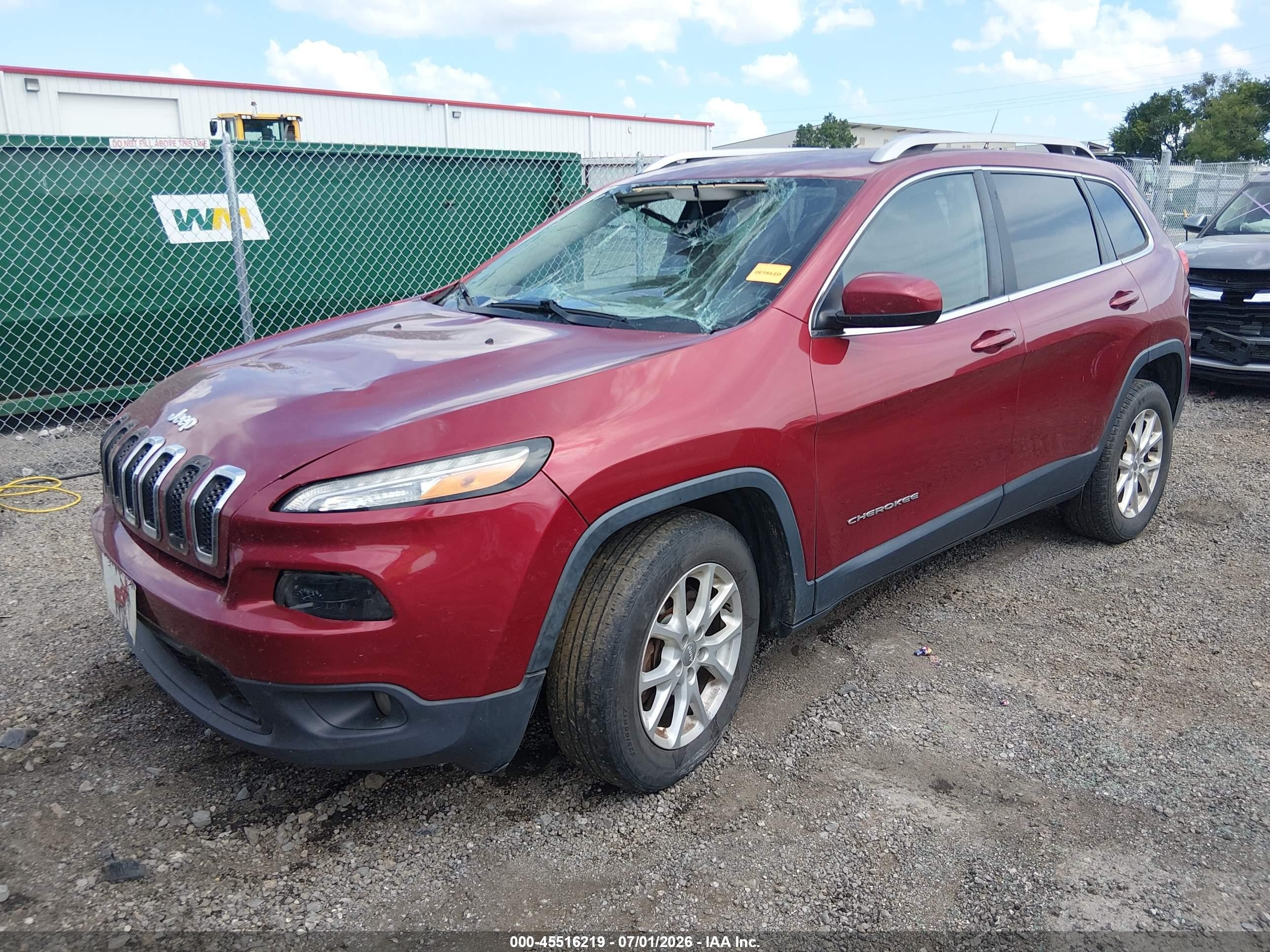 2015 Jeep Cherokee Latitude Red vin: 1C4PJLCB4FW689623