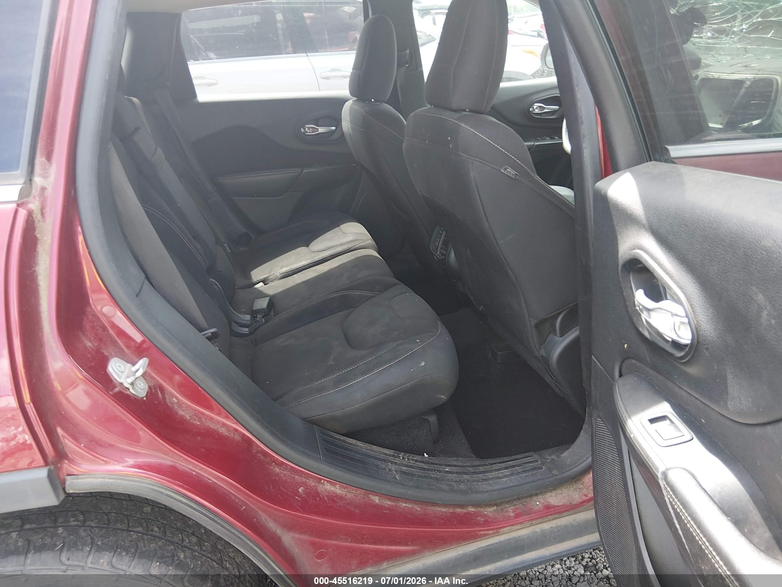 2015 Jeep Cherokee Latitude Red vin: 1C4PJLCB4FW689623