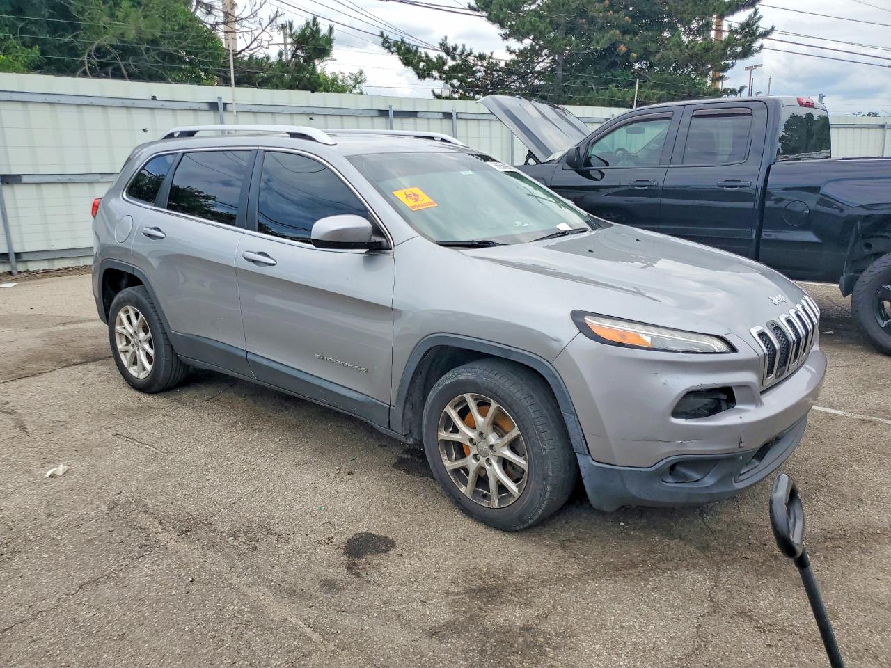 2015 Jeep Cherokee Latitude Silver vin: 1C4PJLCB4FW699956