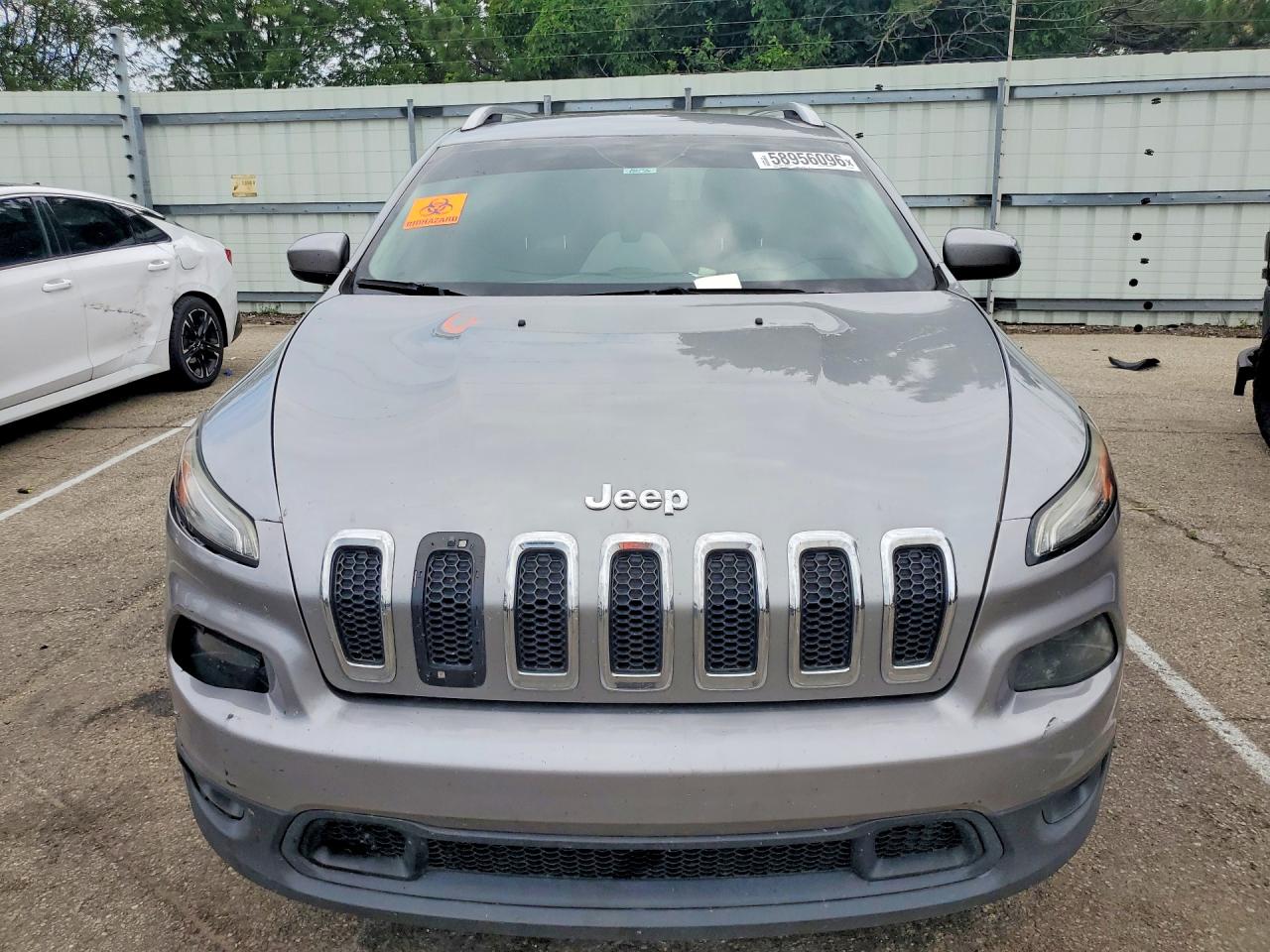 2015 Jeep Cherokee Latitude Silver vin: 1C4PJLCB4FW699956