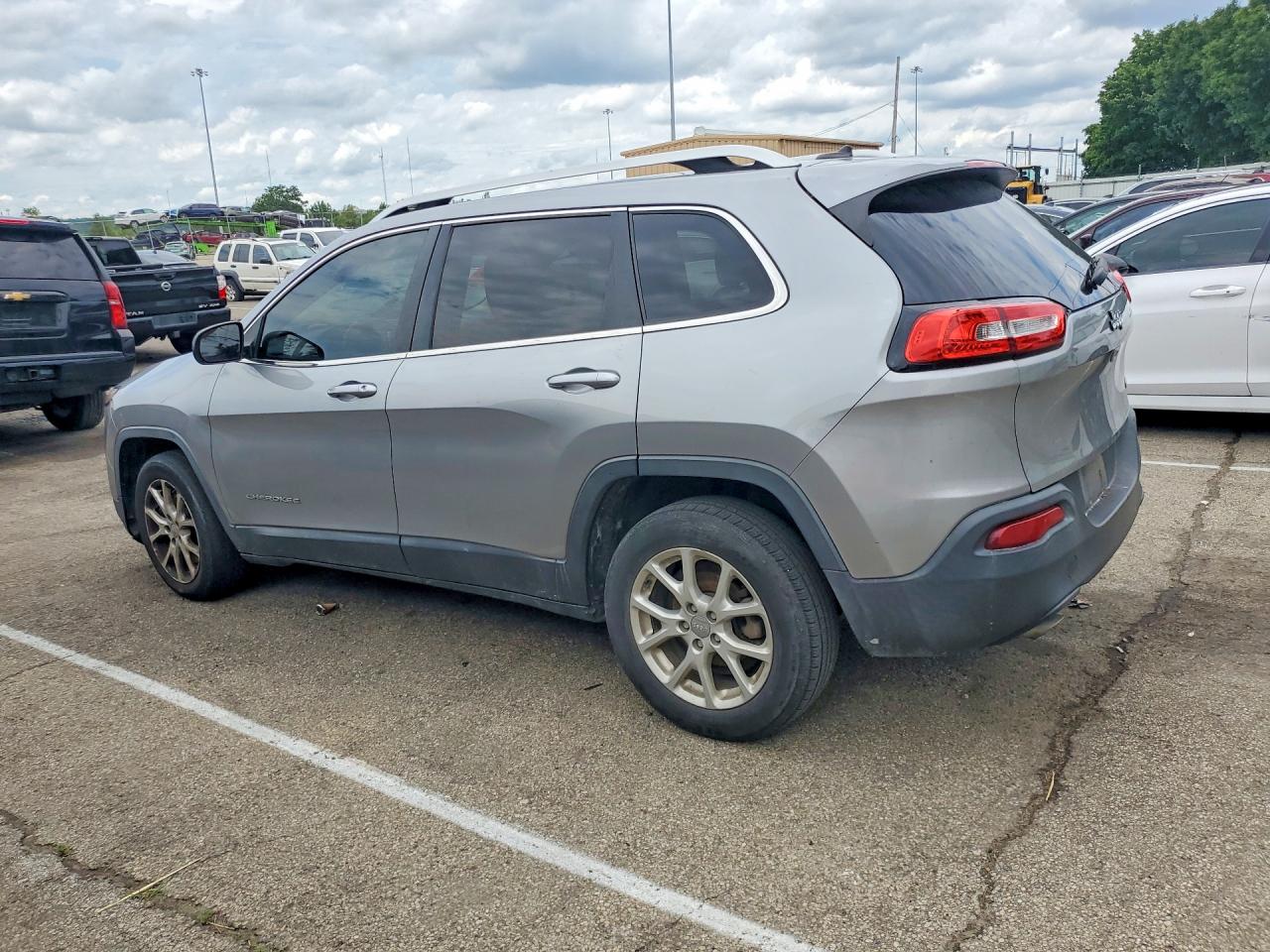 2015 Jeep Cherokee Latitude Silver vin: 1C4PJLCB4FW699956