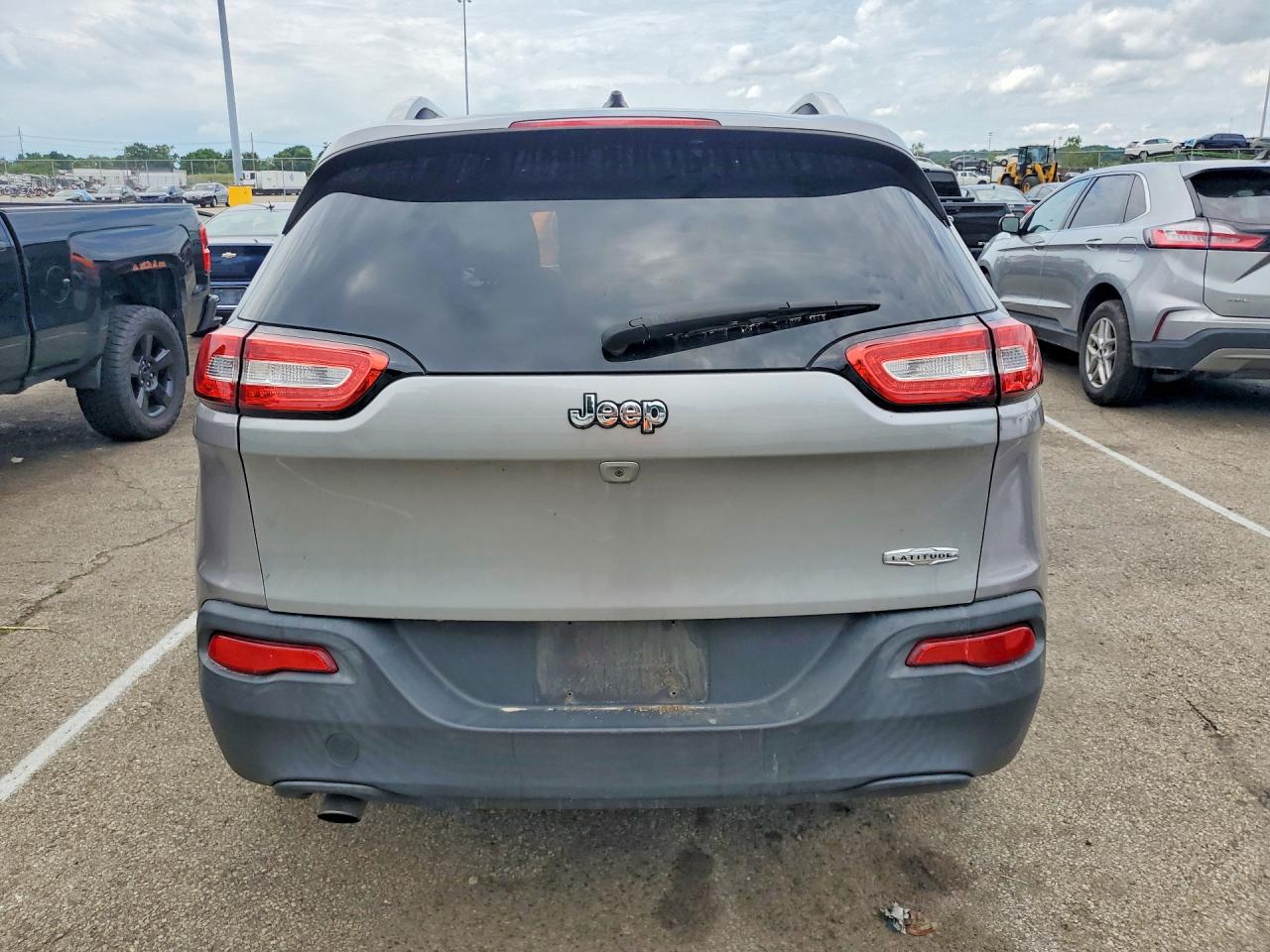 2015 Jeep Cherokee Latitude Silver vin: 1C4PJLCB4FW699956