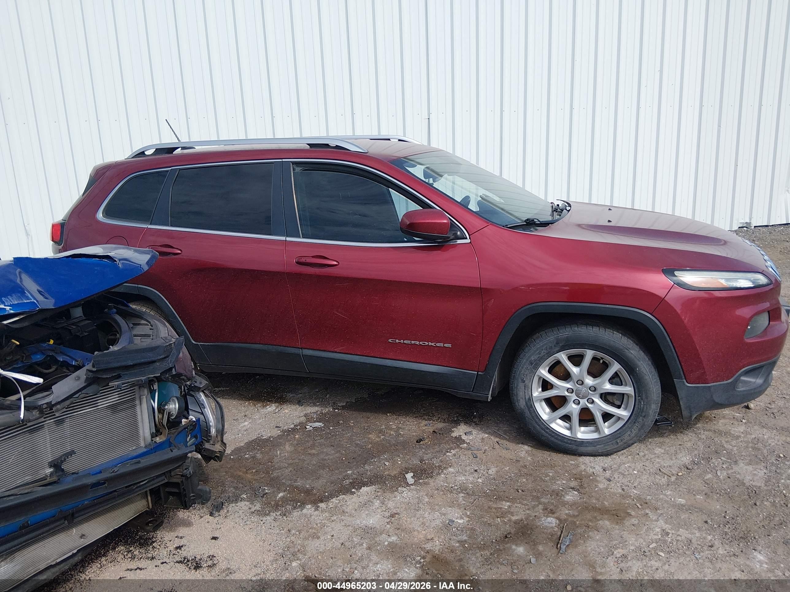2015 Jeep Cherokee Latitude Red vin: 1C4PJLCB4FW700460