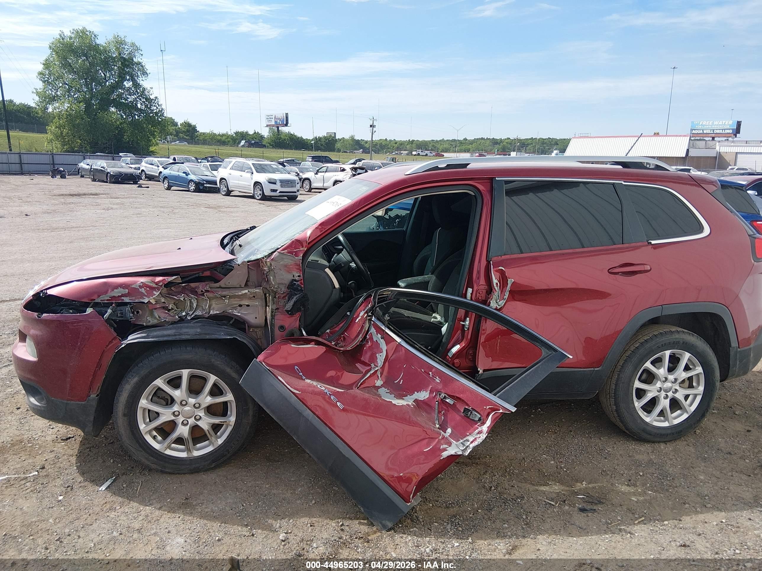 2015 Jeep Cherokee Latitude Red vin: 1C4PJLCB4FW700460