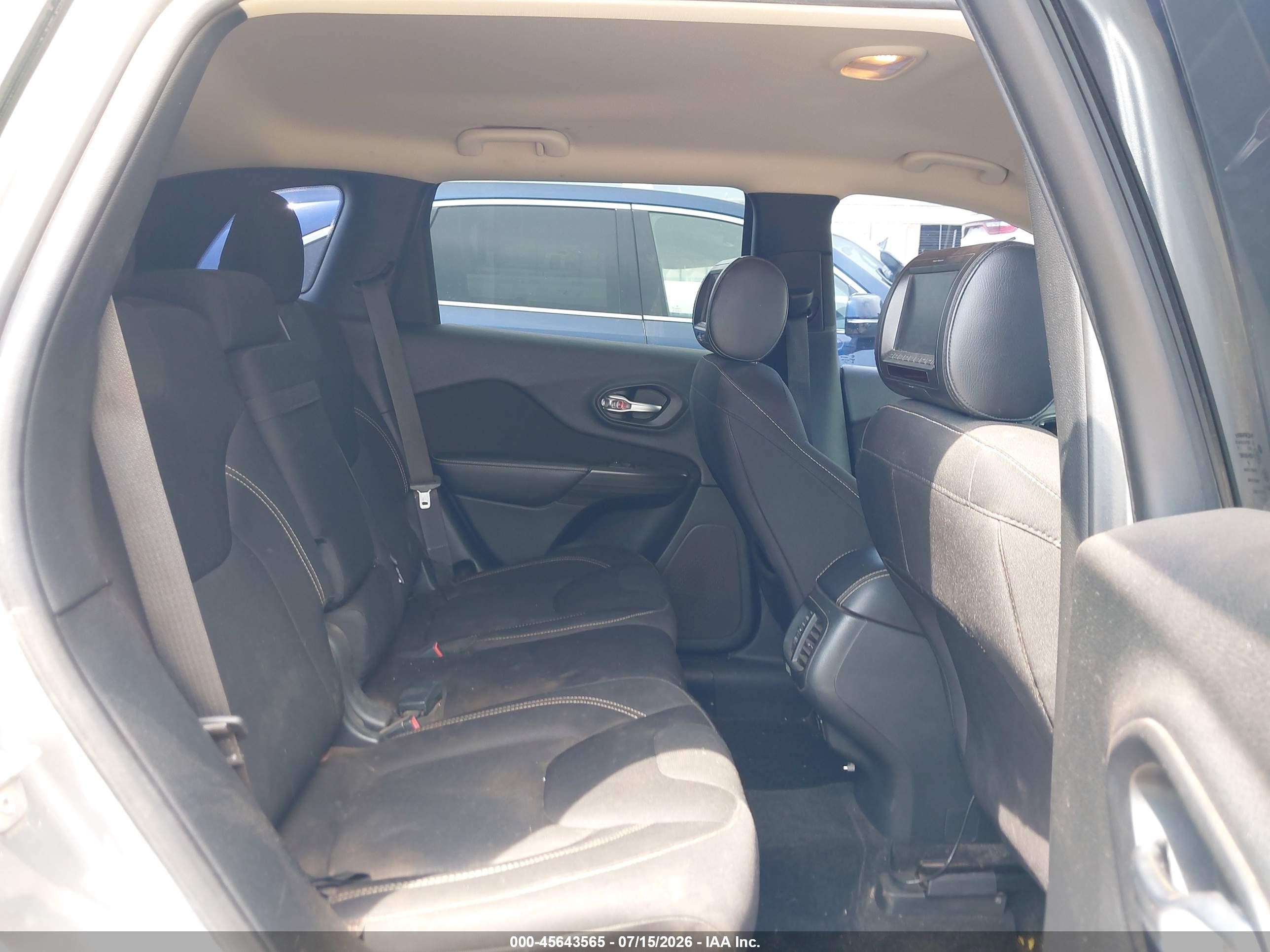 2015 Jeep Cherokee Latitude Gray vin: 1C4PJLCB4FW721731