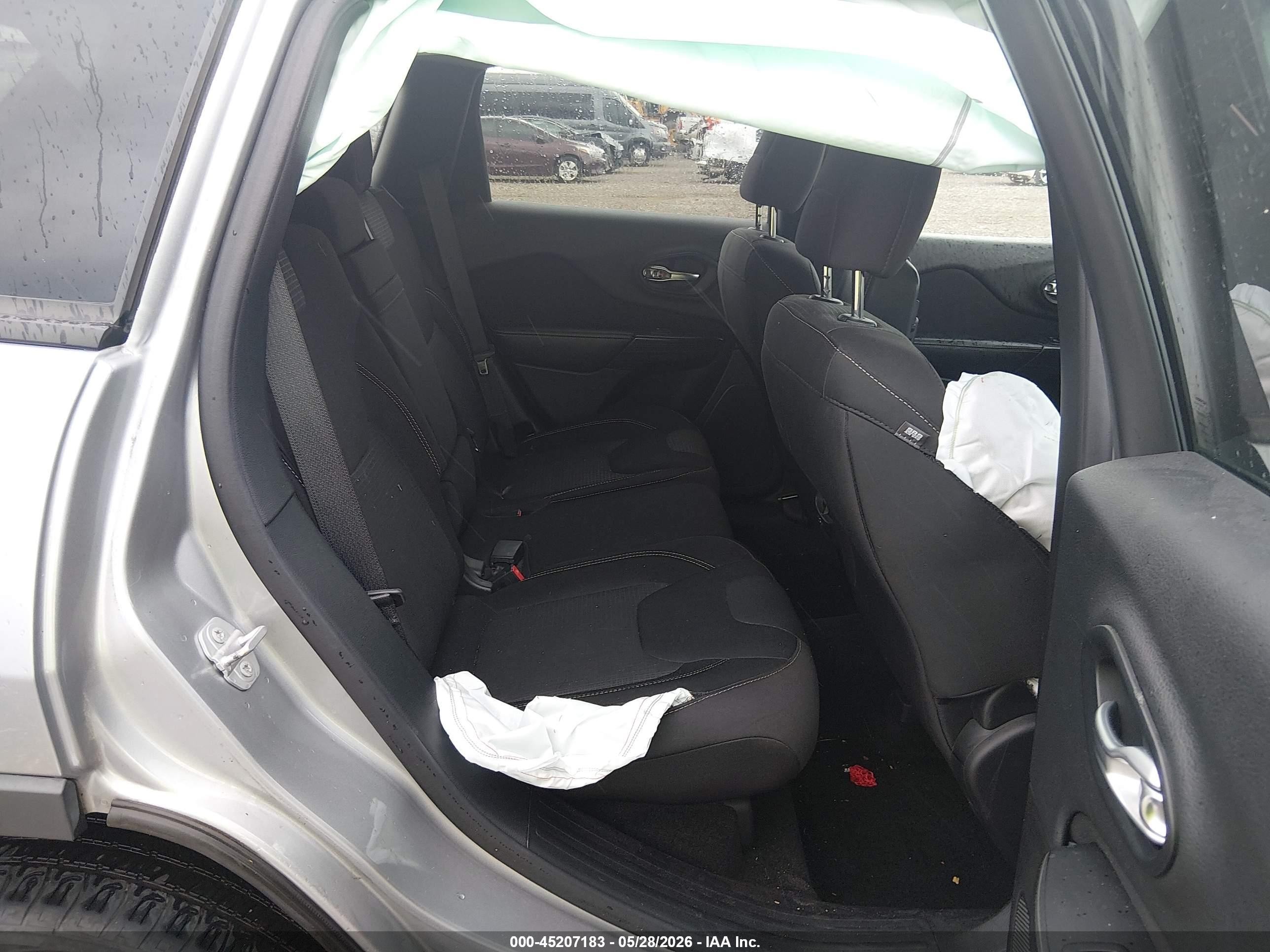 2015 Jeep Cherokee Latitude Altitude Silver vin: 1C4PJLCB4FW723186