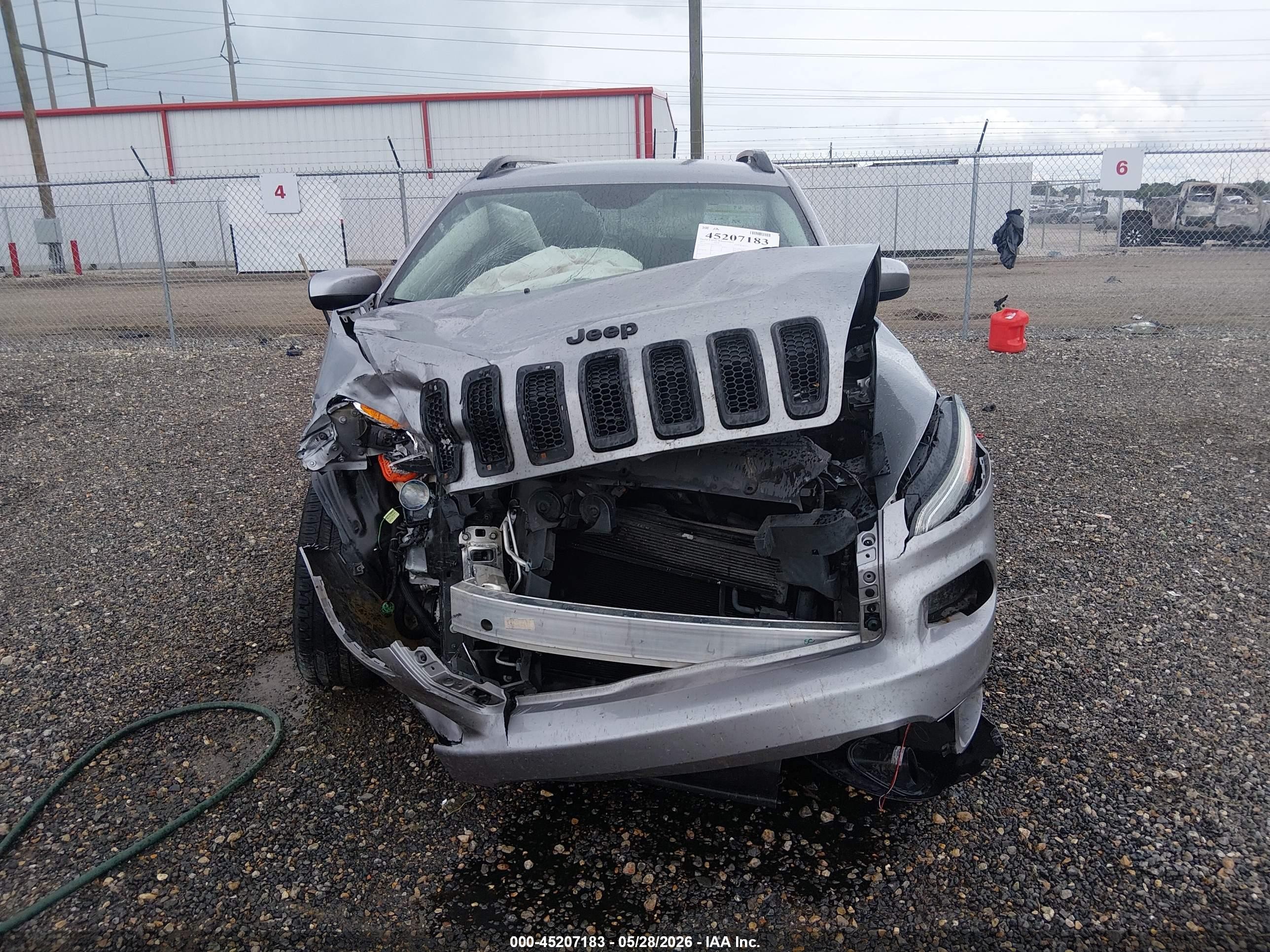 2015 Jeep Cherokee Latitude Altitude Silver vin: 1C4PJLCB4FW723186